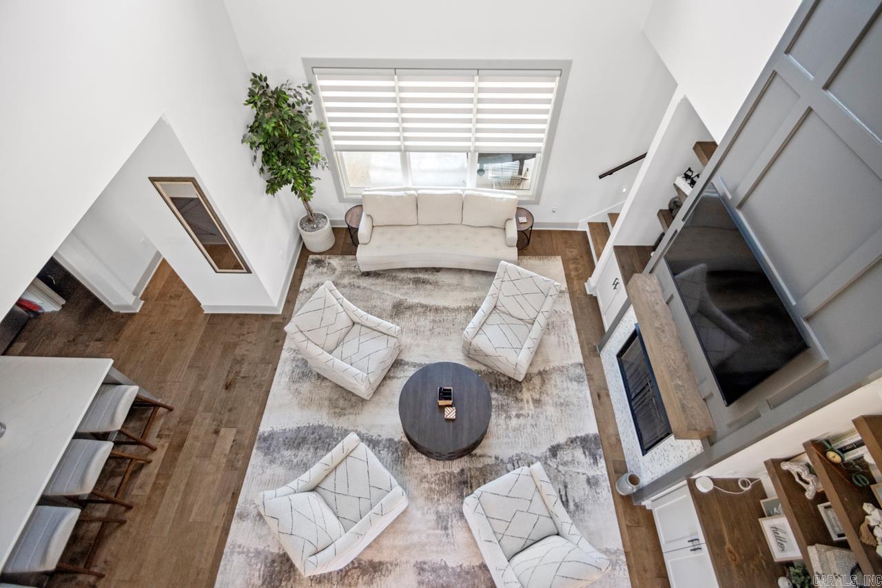 WHITE OAK MANOR - Residential