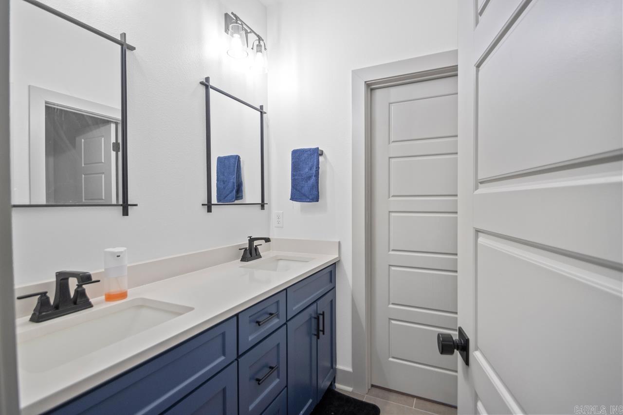 WHITE OAK MANOR - Residential