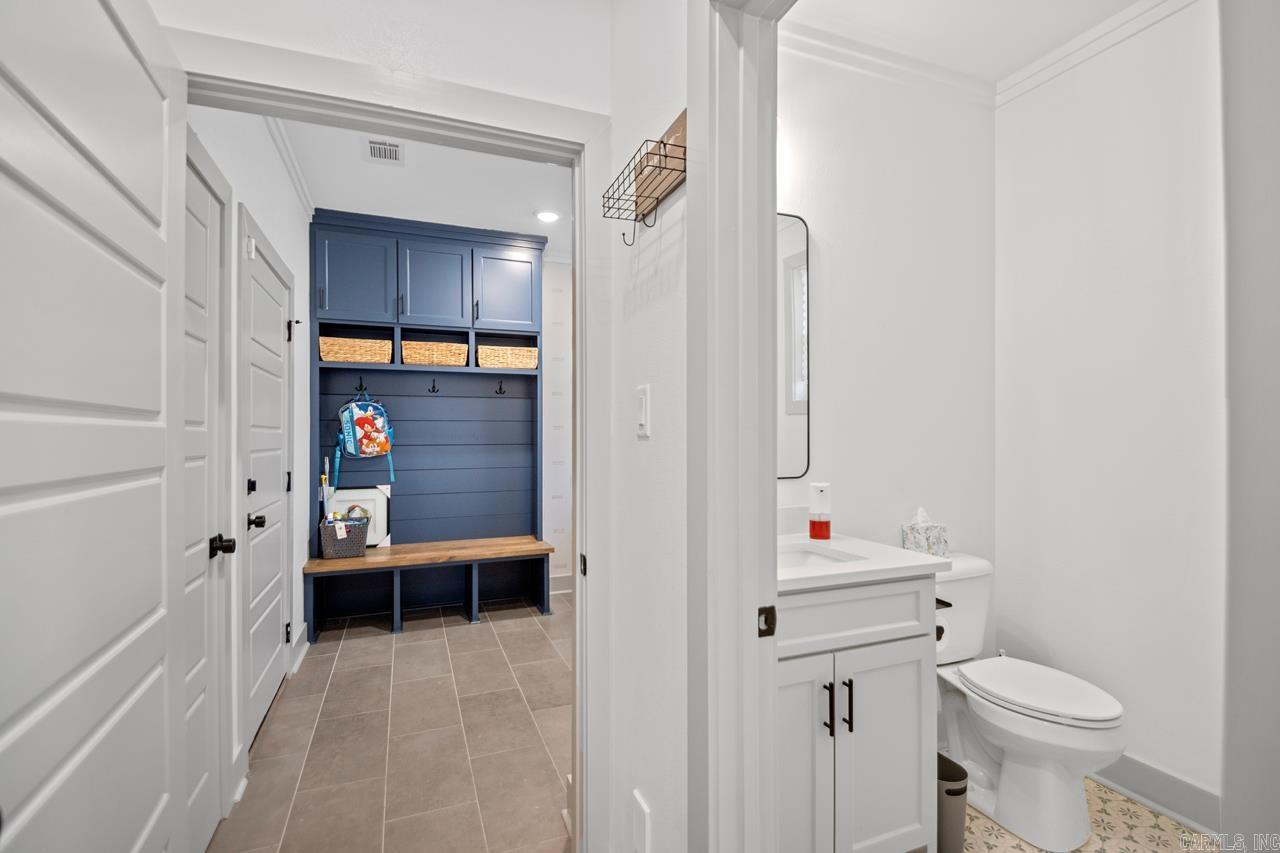 WHITE OAK MANOR - Residential