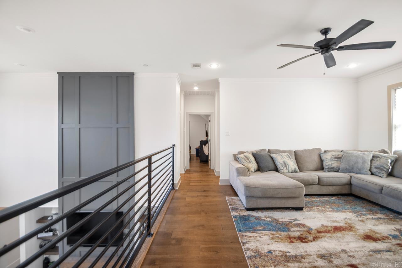 WHITE OAK MANOR - Residential