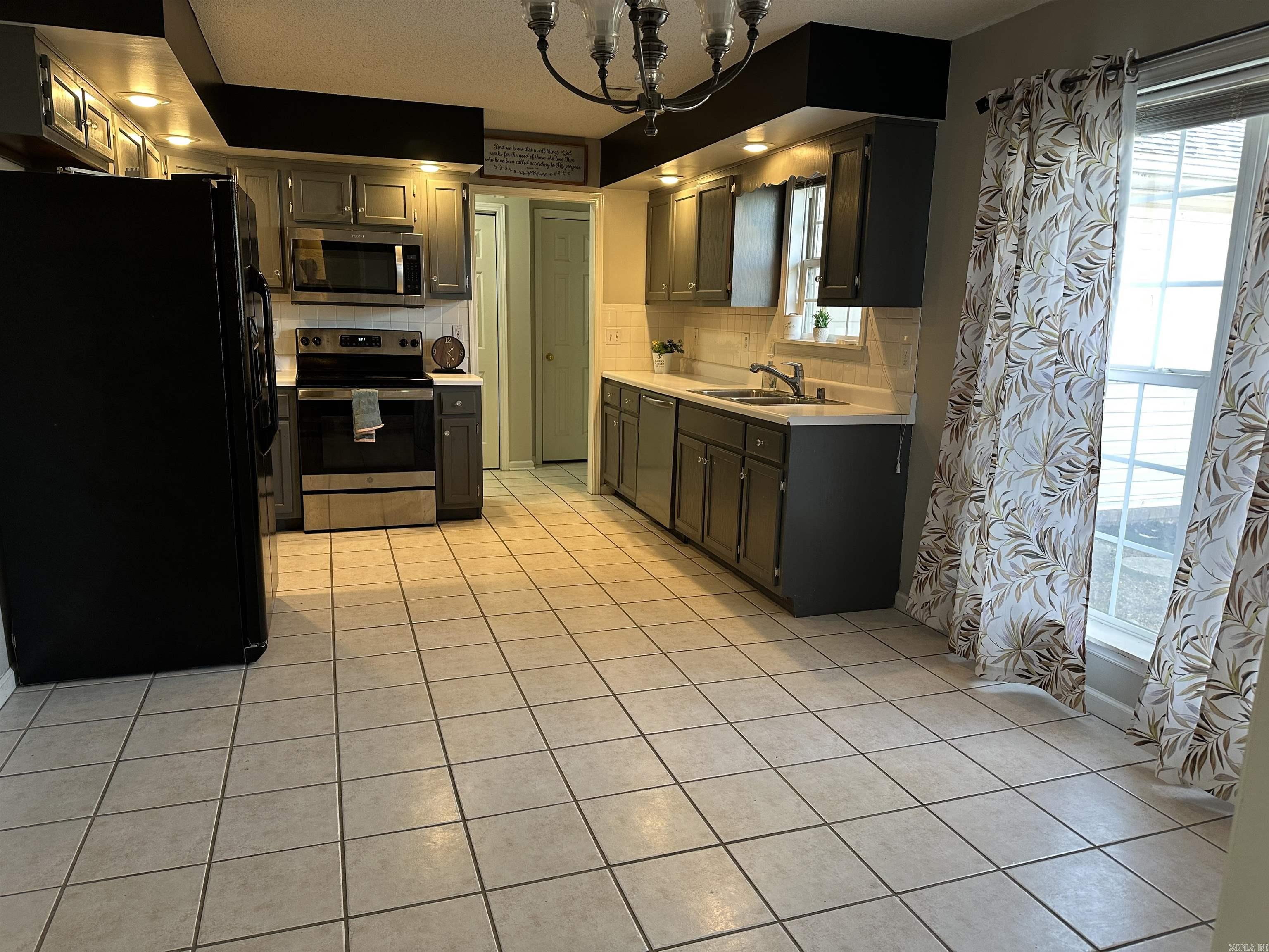 WINDSOR LANDING - Residential