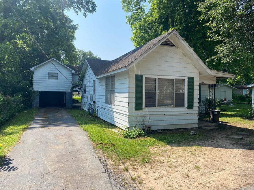 Investors ! - 2 cash flowing units on 1 parcel. 506 Prothro - SFR is 2/1 and rents for $610 per month with owner paying water. 506 1/2 Prothro - garage apartment in back and rents for $450 per month including all utilities. Both stable and tenant occupied with month to month leases. New hot water tanks in 2023. Do not disturb tenants! Showings with an accepted contract. Sold AS IS.