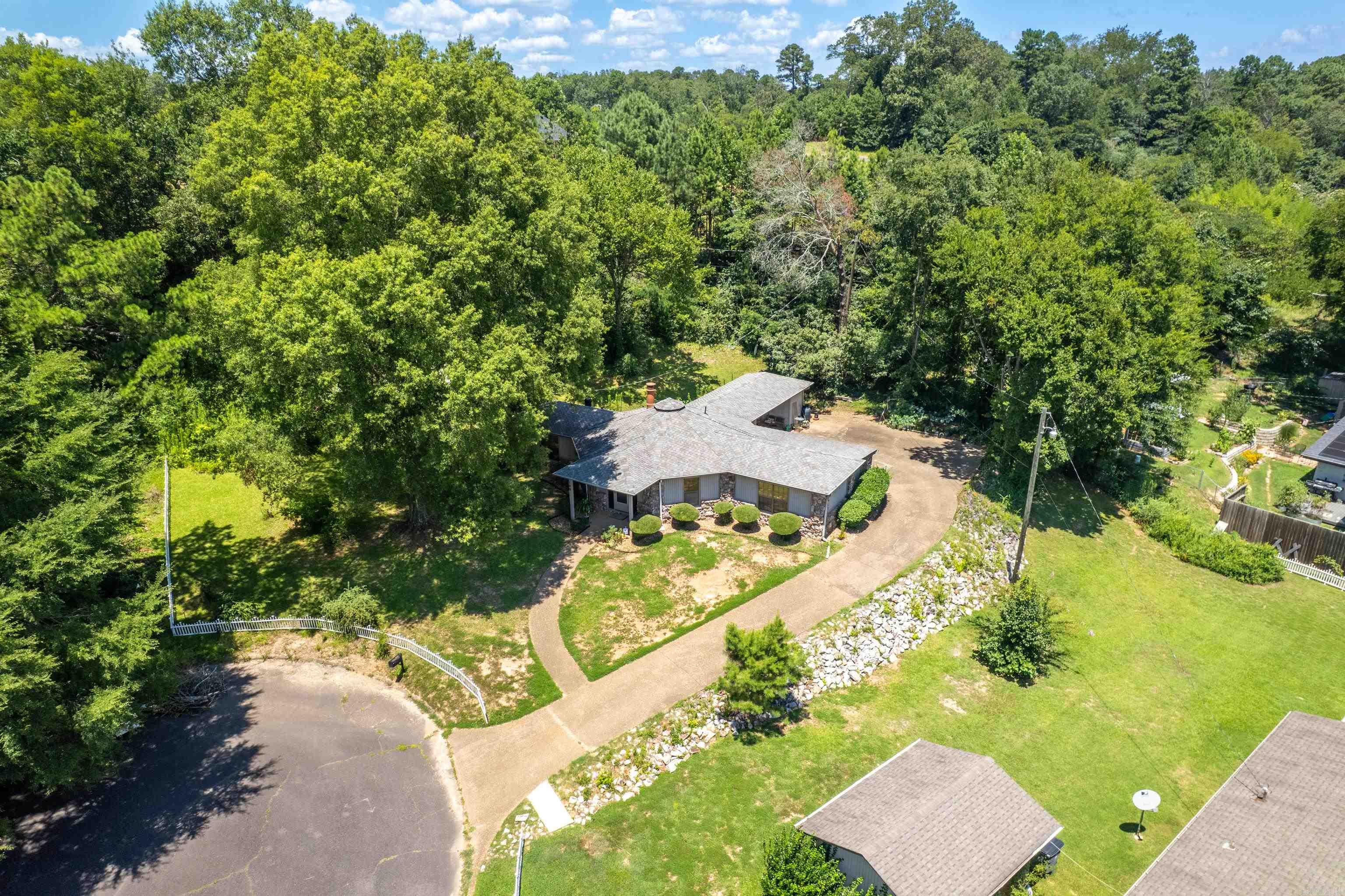 This charming 3 bdrm 2 bath in Indiandale Subdivision offers a well-maintained home. Bright and spacious layout includes modern updated kitchen with granite countertops, stone fireplace, carport. Conveniently located close to shopping and hospital. Just listed make your appt today...