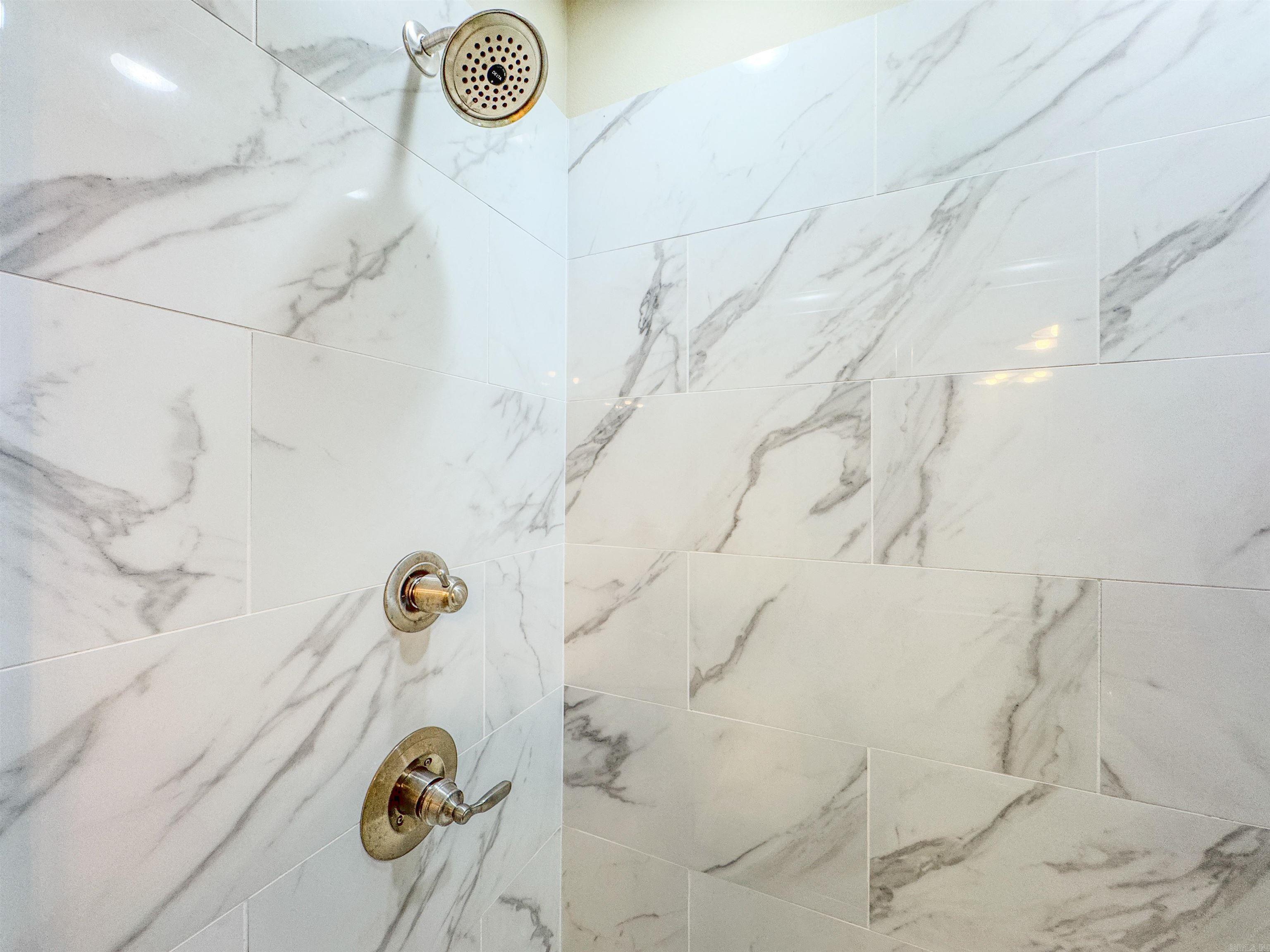 DEERFIELD ESTATES - Residential Lease