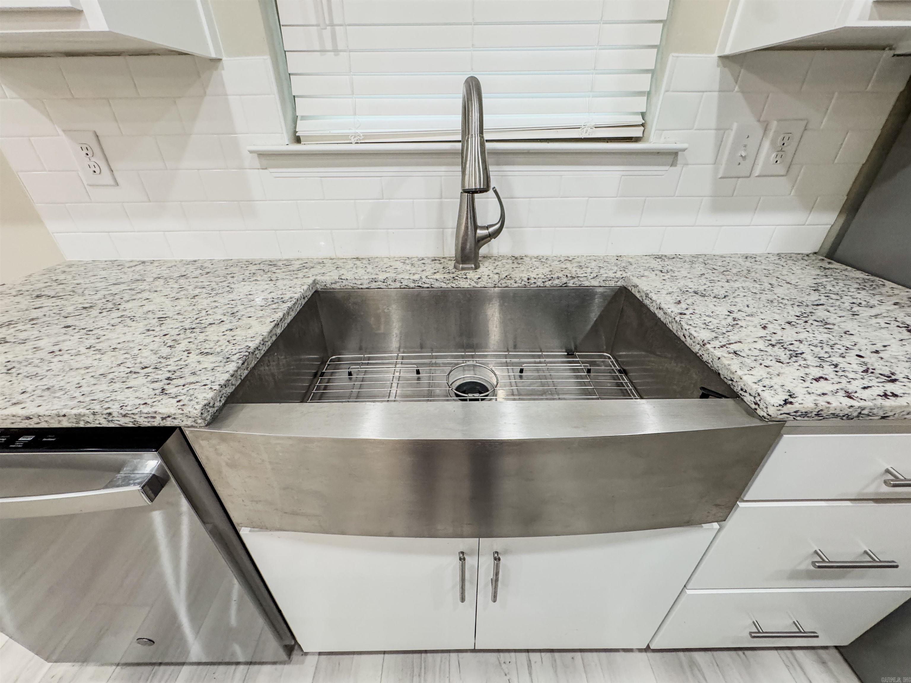 DEERFIELD ESTATES - Residential Lease