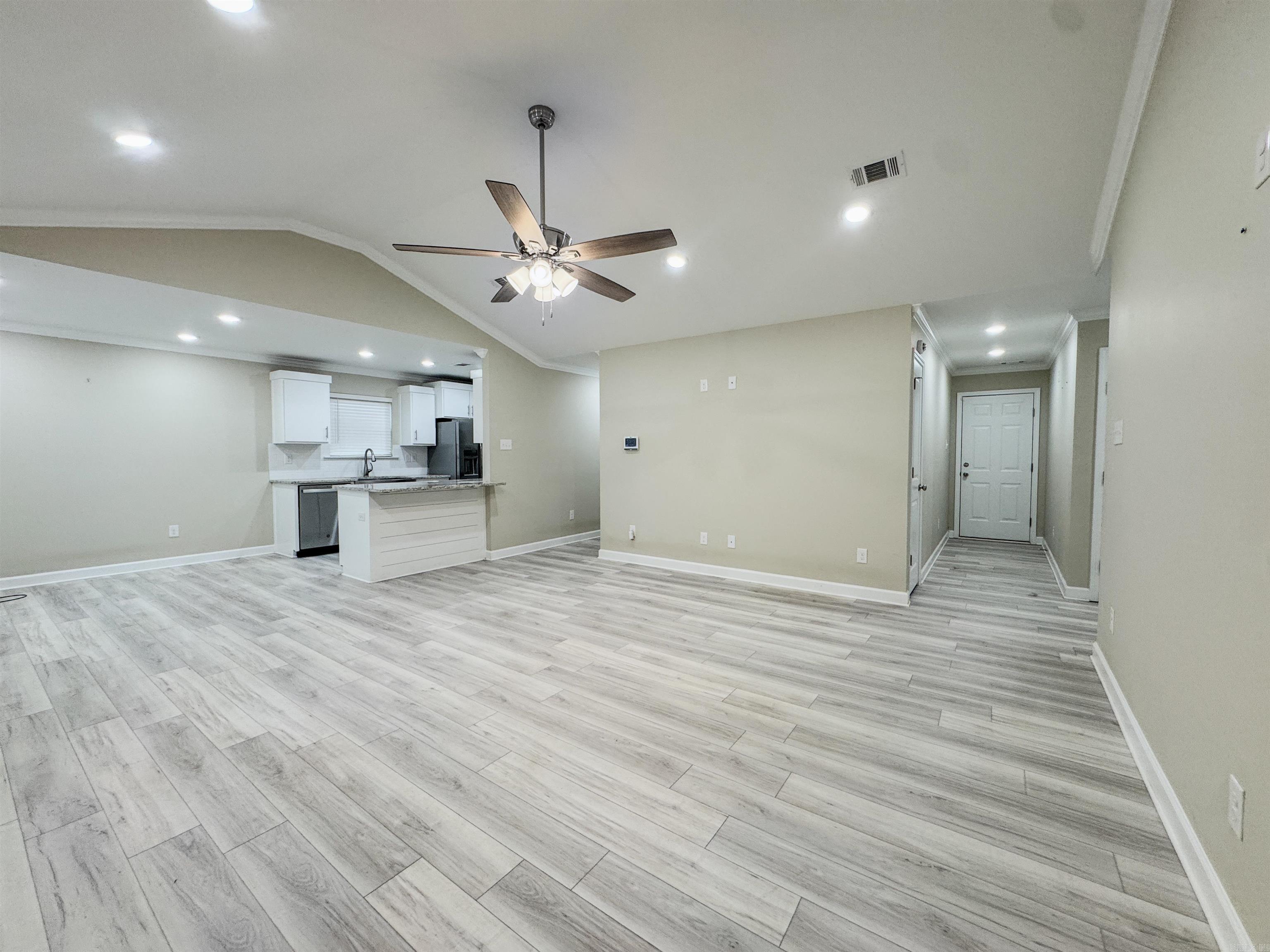 DEERFIELD ESTATES - Residential Lease