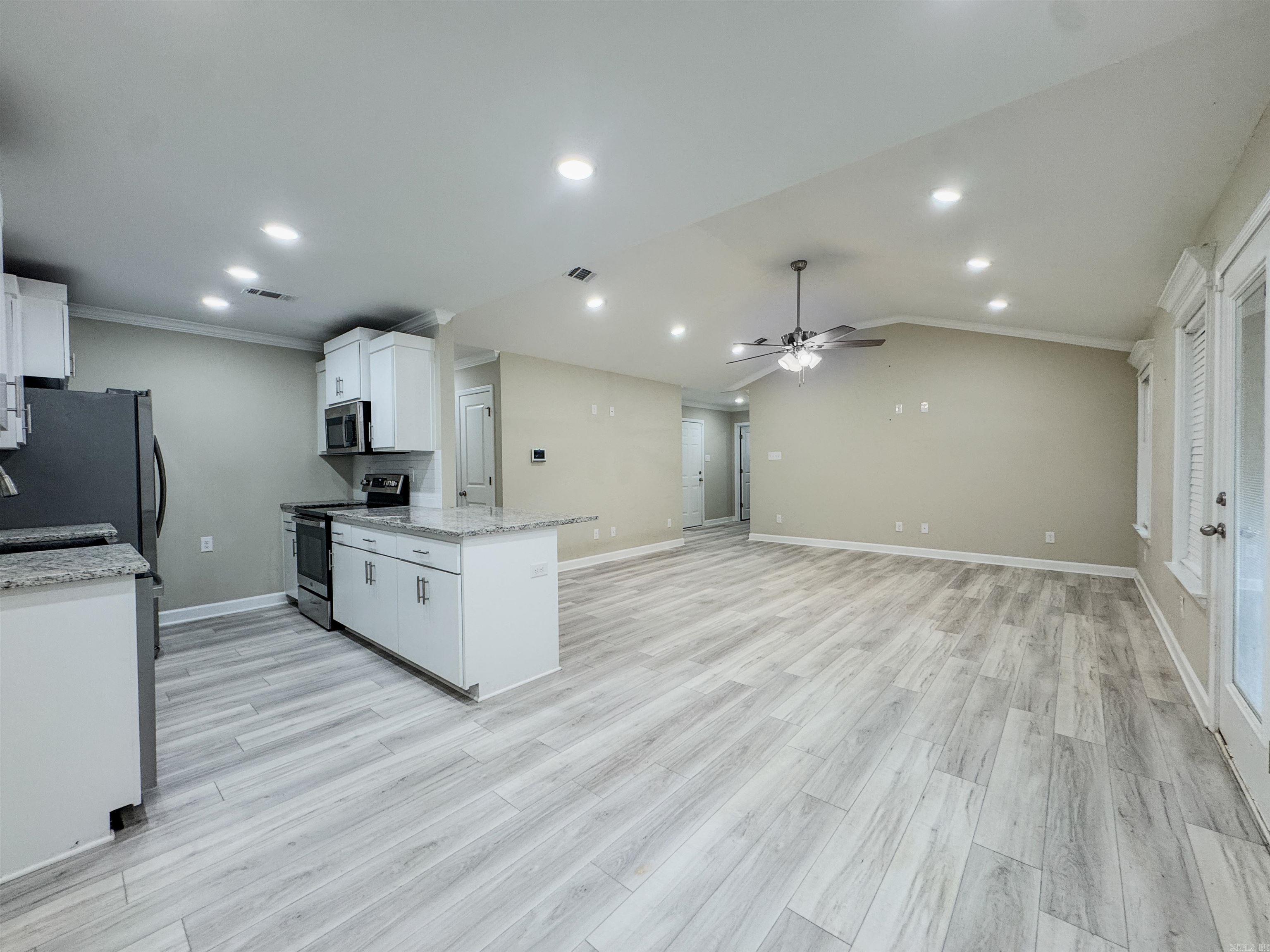 DEERFIELD ESTATES - Residential Lease