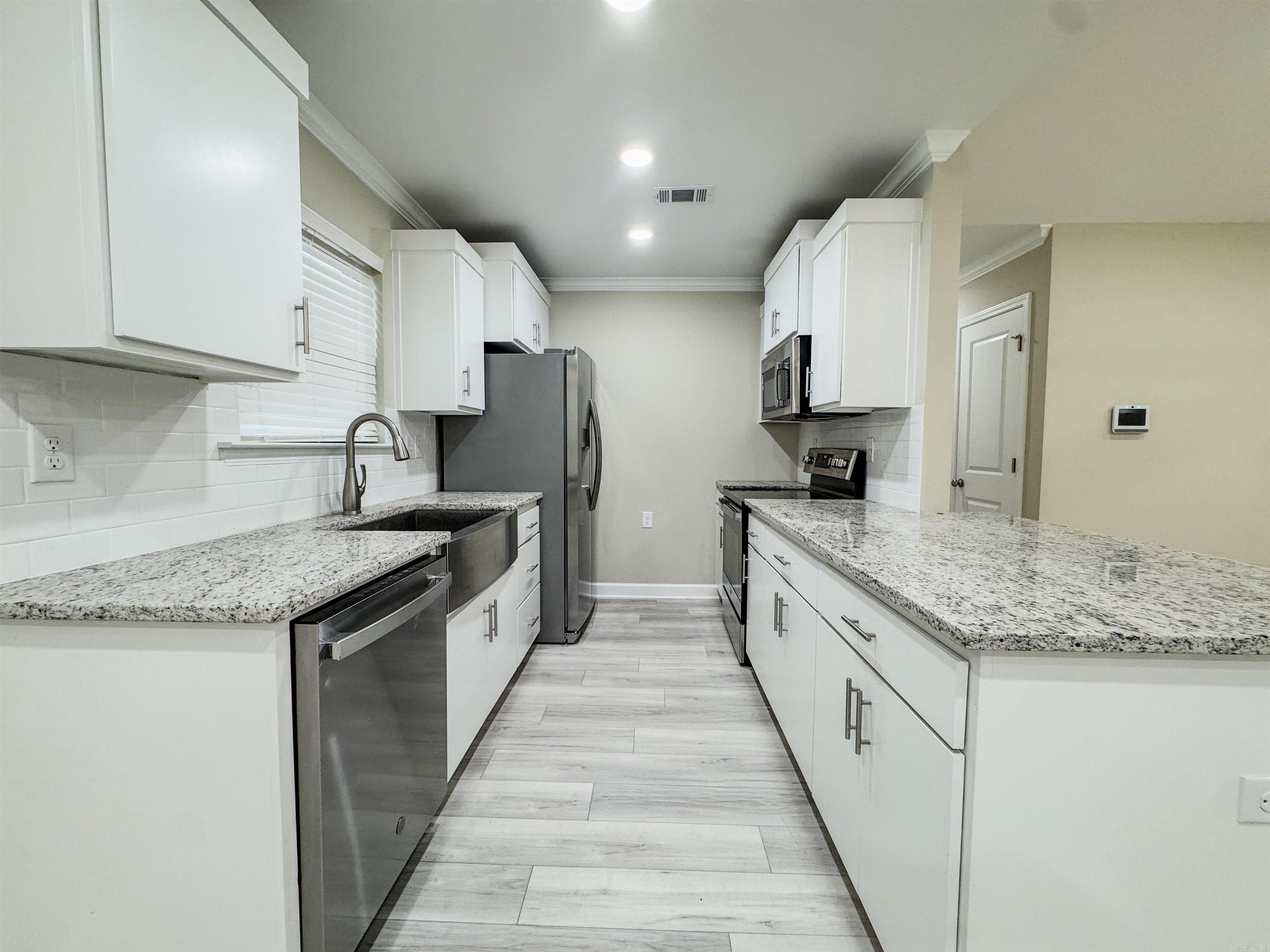 DEERFIELD ESTATES - Residential Lease