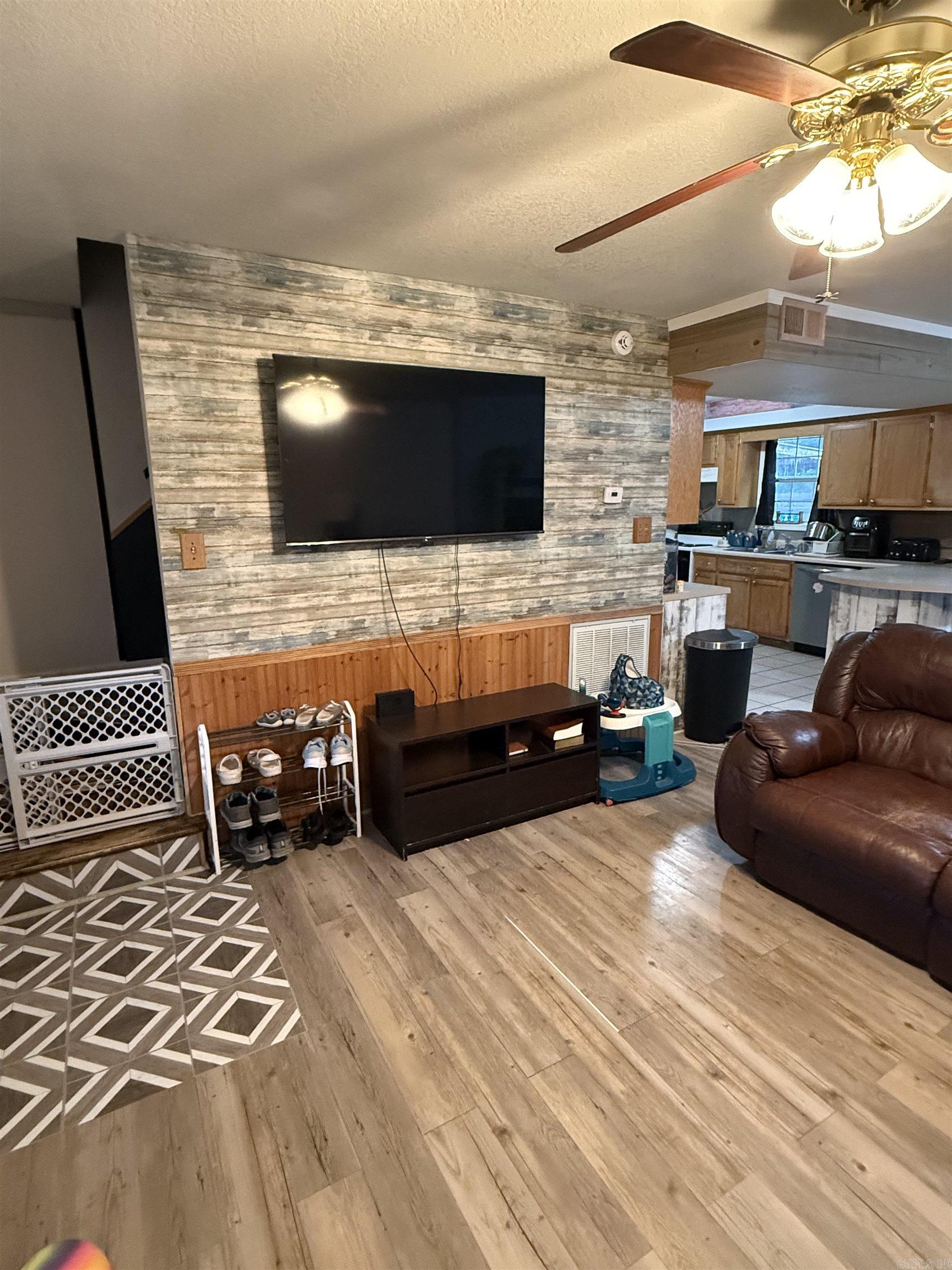 VILLAGE WEST - Residential