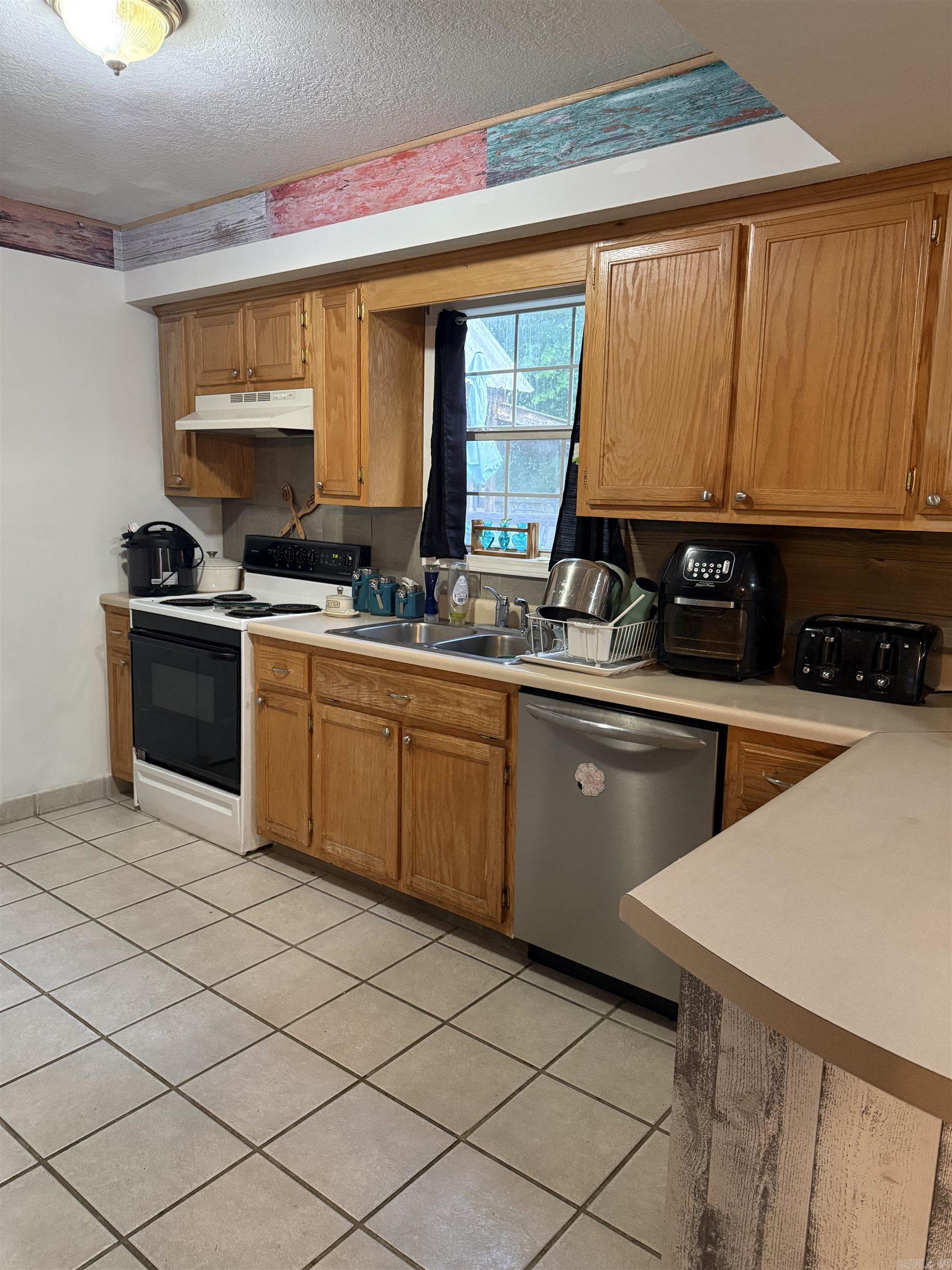 VILLAGE WEST - Residential