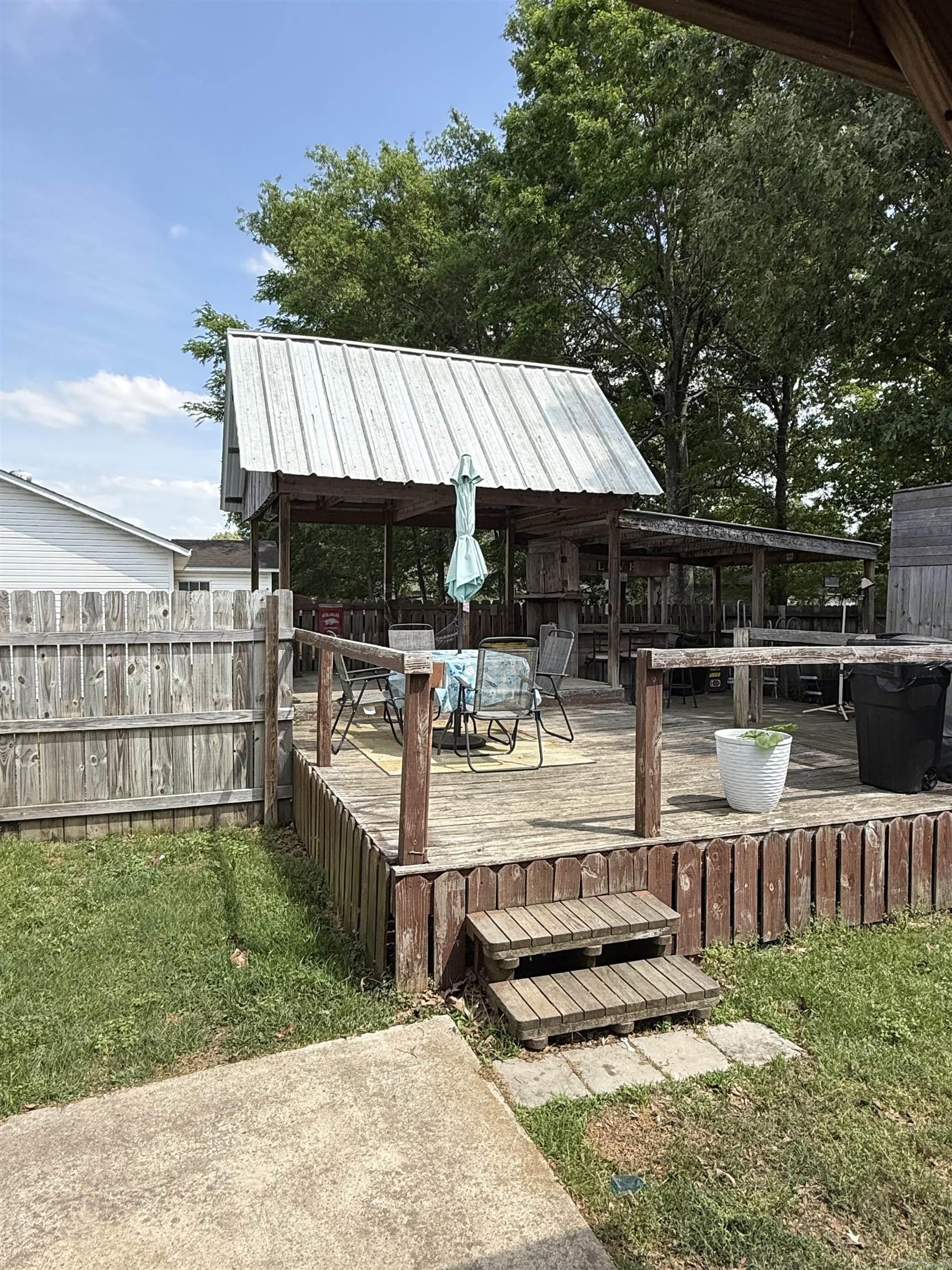 VILLAGE WEST - Residential