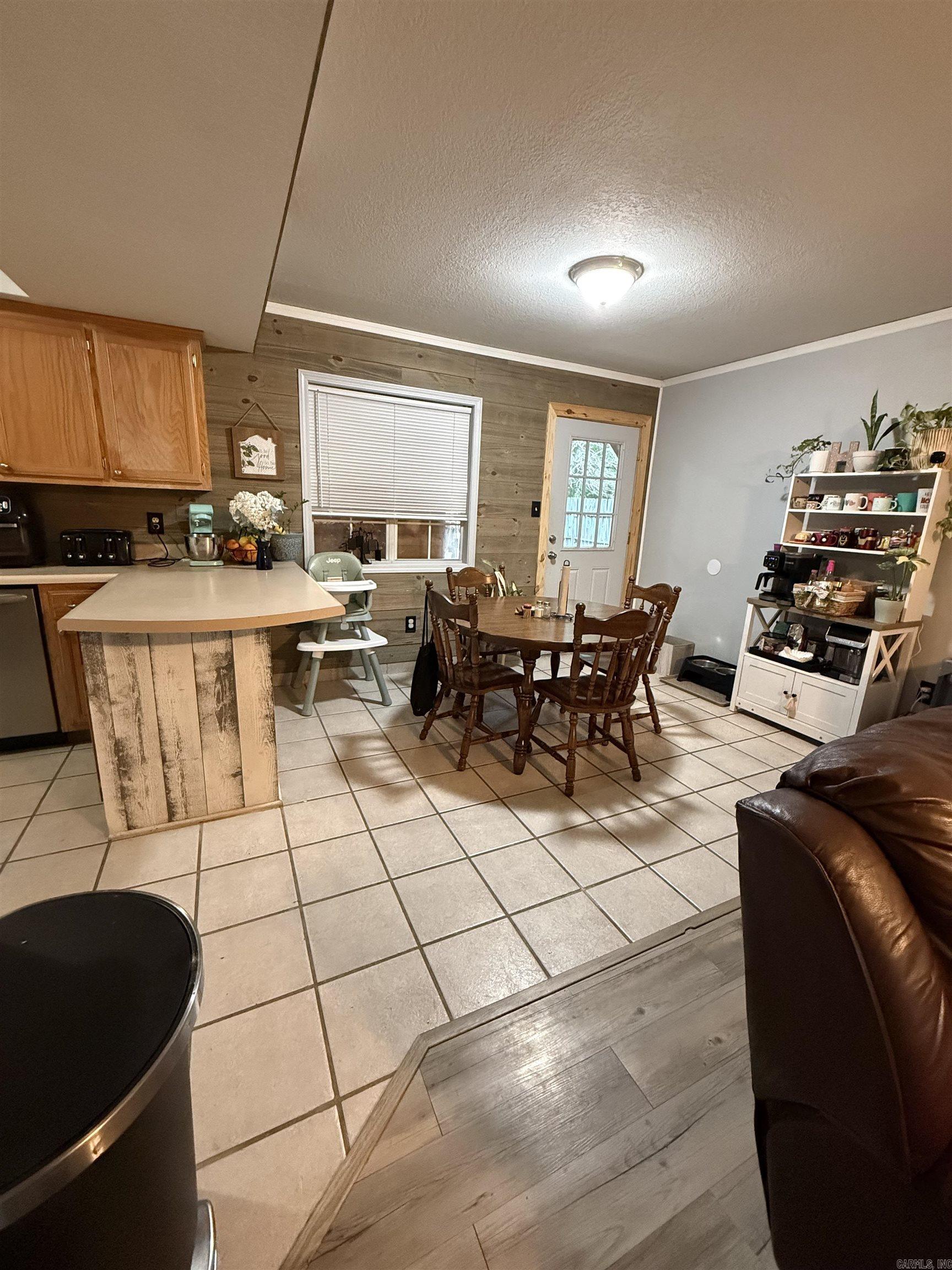 VILLAGE WEST - Residential