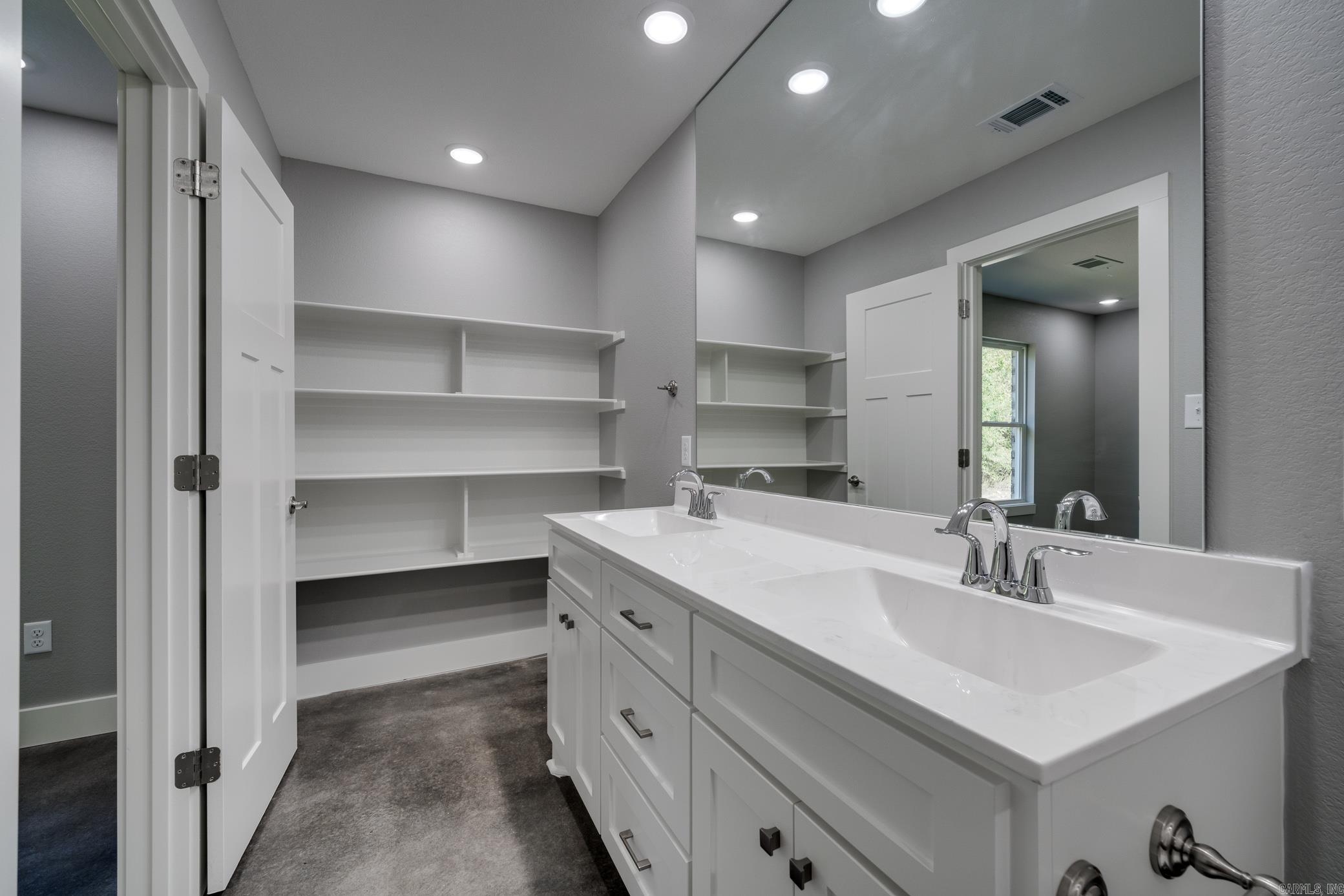 JEWELS ESTATES - Residential