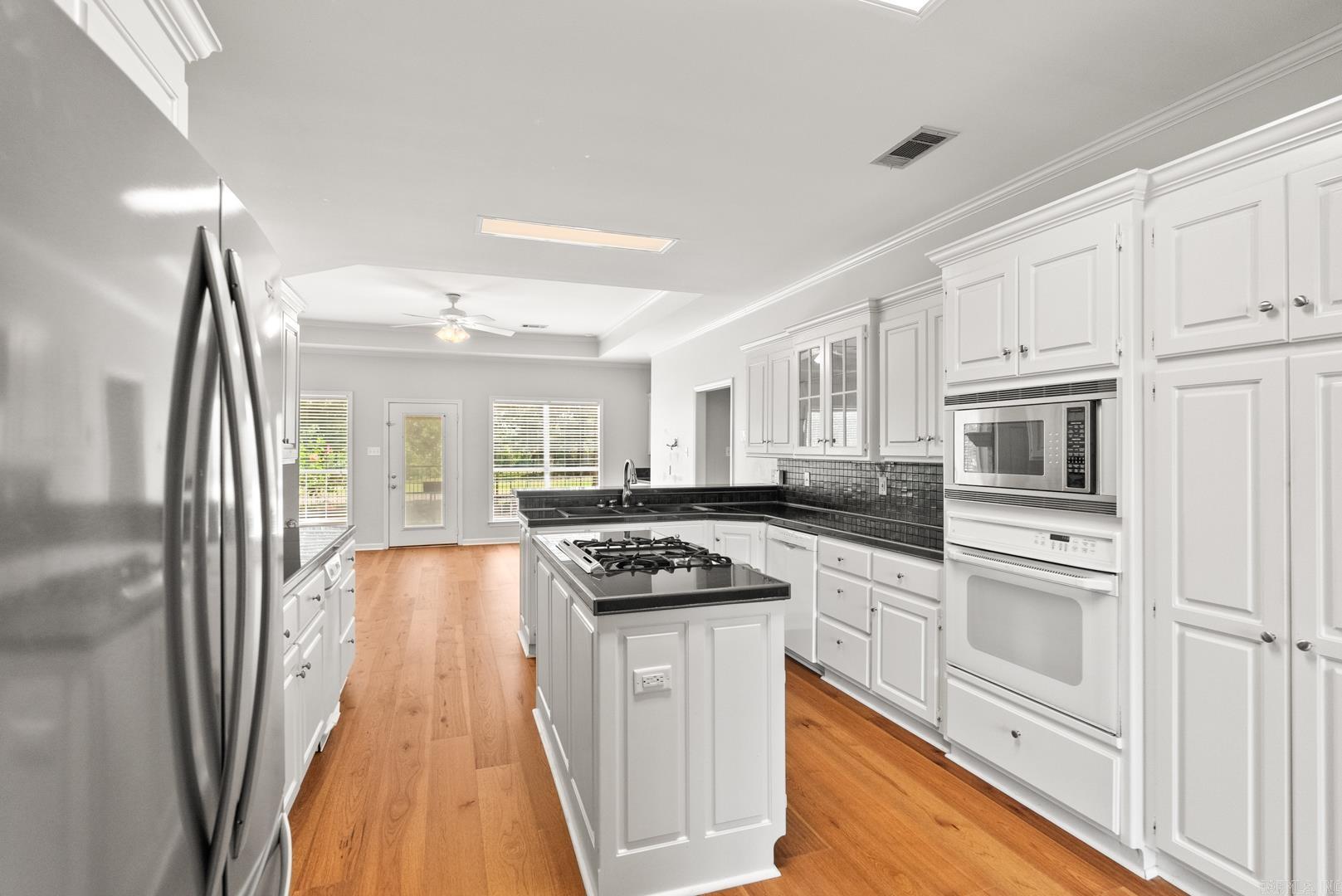 COUNTRY CLUB OF ARK THE - Residential