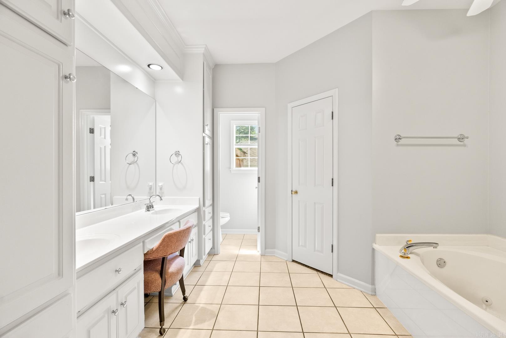 COUNTRY CLUB OF ARK THE - Residential