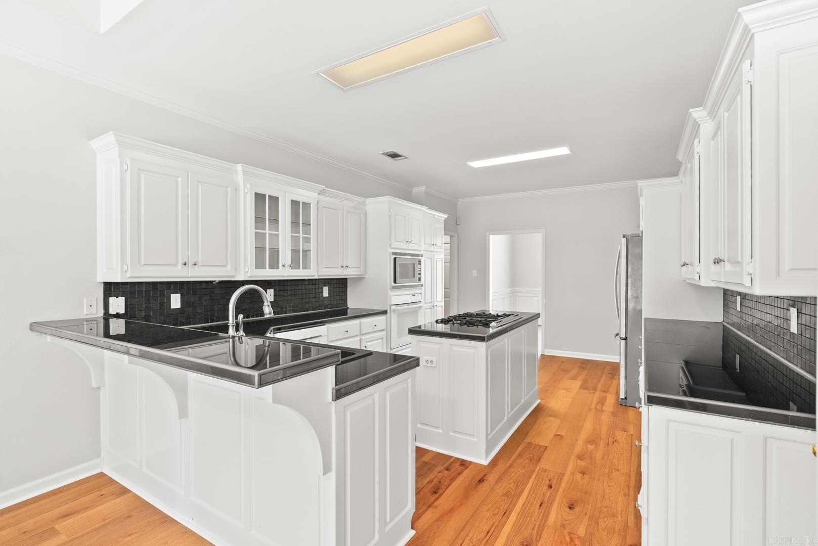 COUNTRY CLUB OF ARK THE - Residential