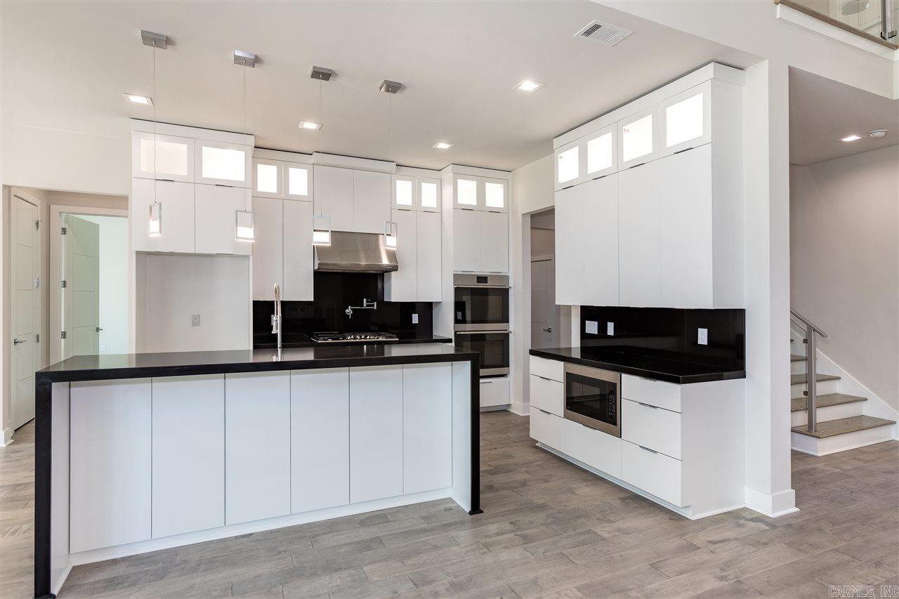 CHENAL VALLEY "ENSBURY PLACE" - Residential