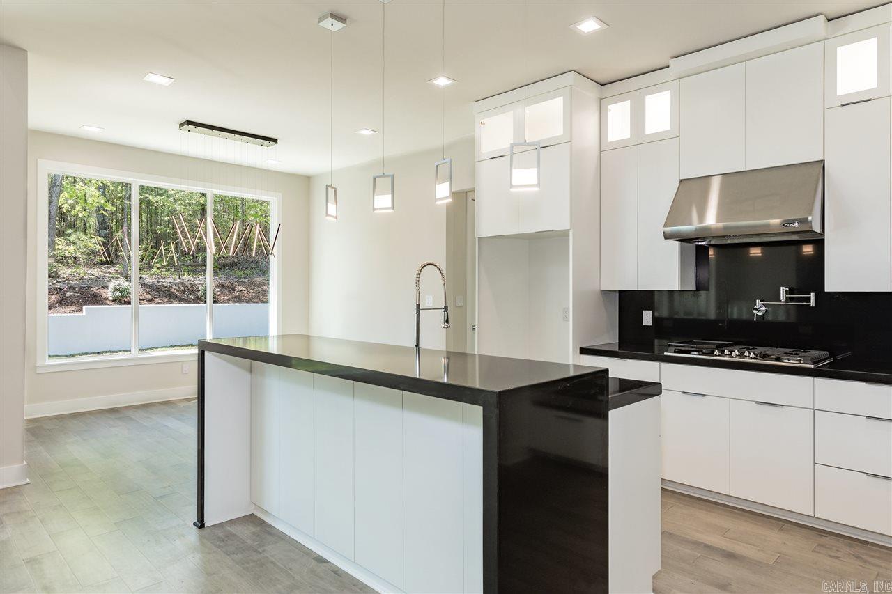 CHENAL VALLEY "ENSBURY PLACE" - Residential