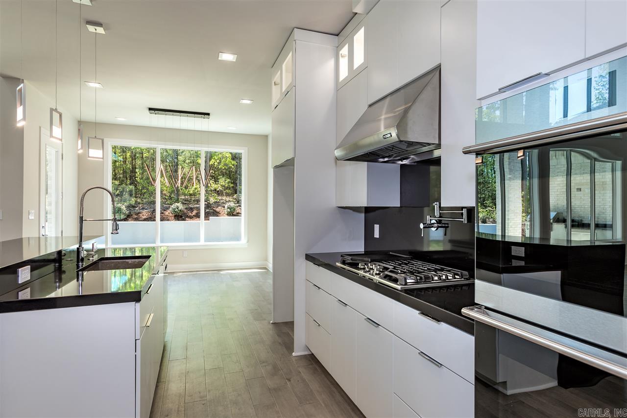 CHENAL VALLEY "ENSBURY PLACE" - Residential