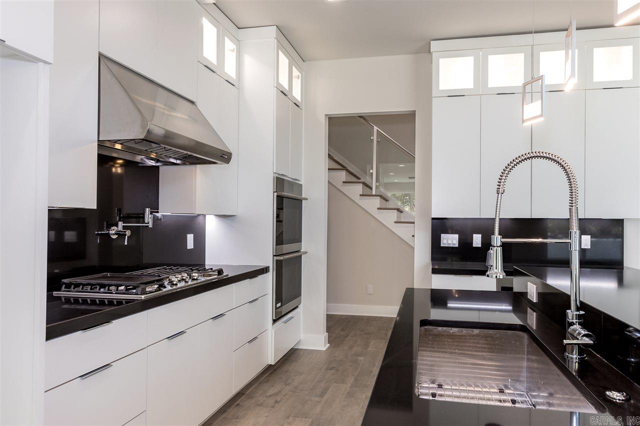 CHENAL VALLEY "ENSBURY PLACE" - Residential