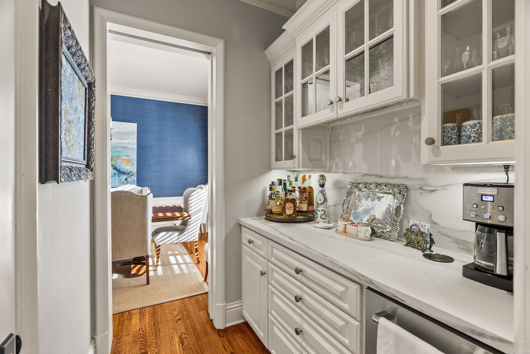 NEWTONS - Residential