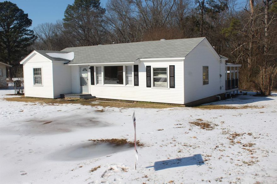 Lovely, totally remodeled home in Hope, Ar. Must see, will not last long. HURRY!!