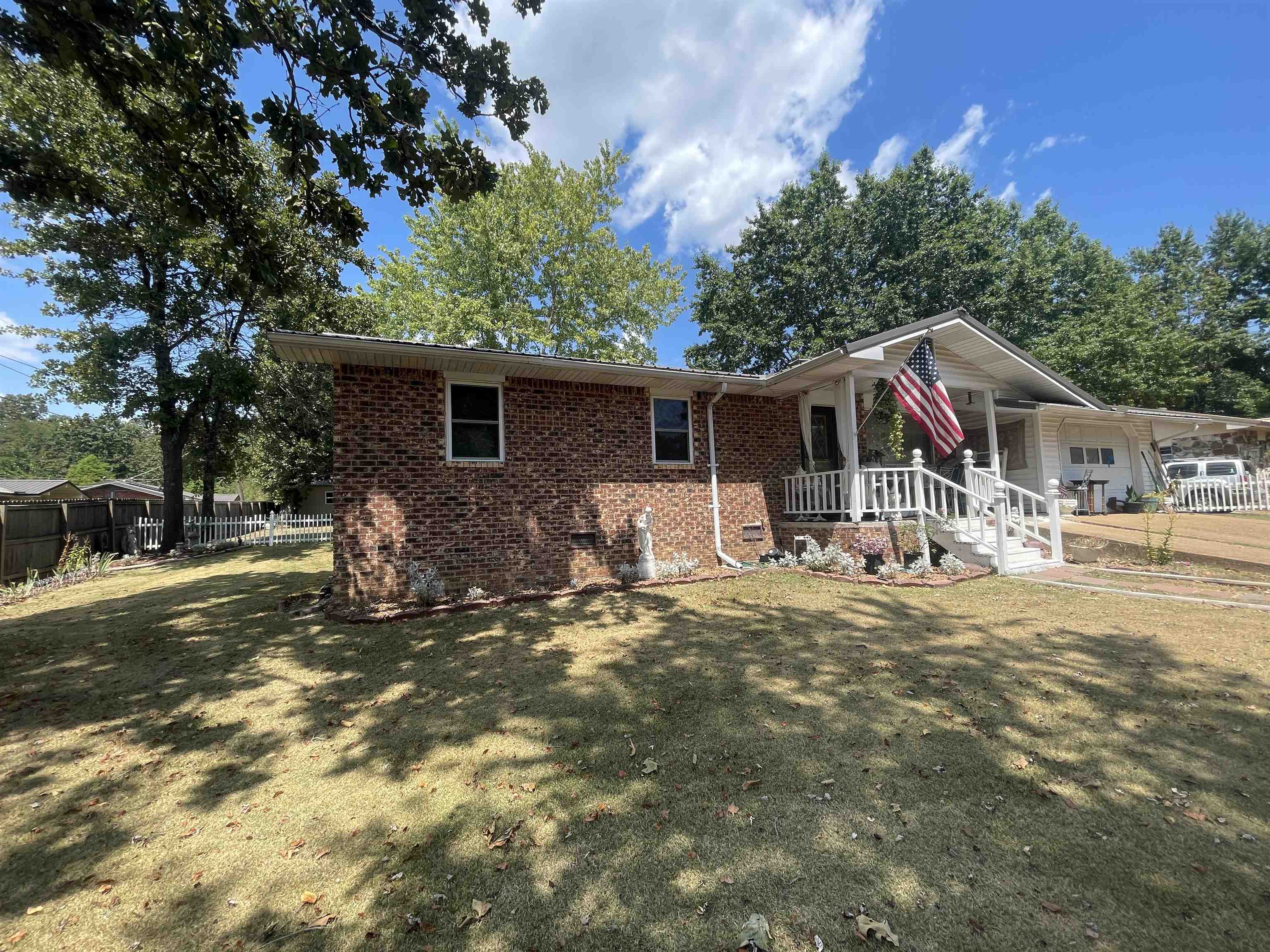 Charming 2 Bed, 2 Bath Brick Home for Sale in Salem, Arkansas ā Fulton County Welcome to this move-in ready brick home located in the heart of Salem, AR in beautiful Fulton County. This 2-bedroom, 2-bathroom home offers small-town convenience with timeless charm. Featuring a white picket fence, inviting front and back porches, and a 1-car garage, metal roof, this property is perfect for those seeking comfort and curb appeal. Inside, youāll find a spacious large laundry room and functional floor plan ideal for everyday living. Enjoy the peace of an in-town location while being close to schools, shopping, and medical facilities. Salem is known for its welcoming community, scenic beauty, and easy access to nearby Norfork Lake, Spring and Southfork river, and outdoor recreation. Whether youāre a first-time buyer, downsizing, or searching for a low-maintenance home, this brick beauty is a must-see. Call today to schedule your showing of this Salem, Arkansas home for sale!