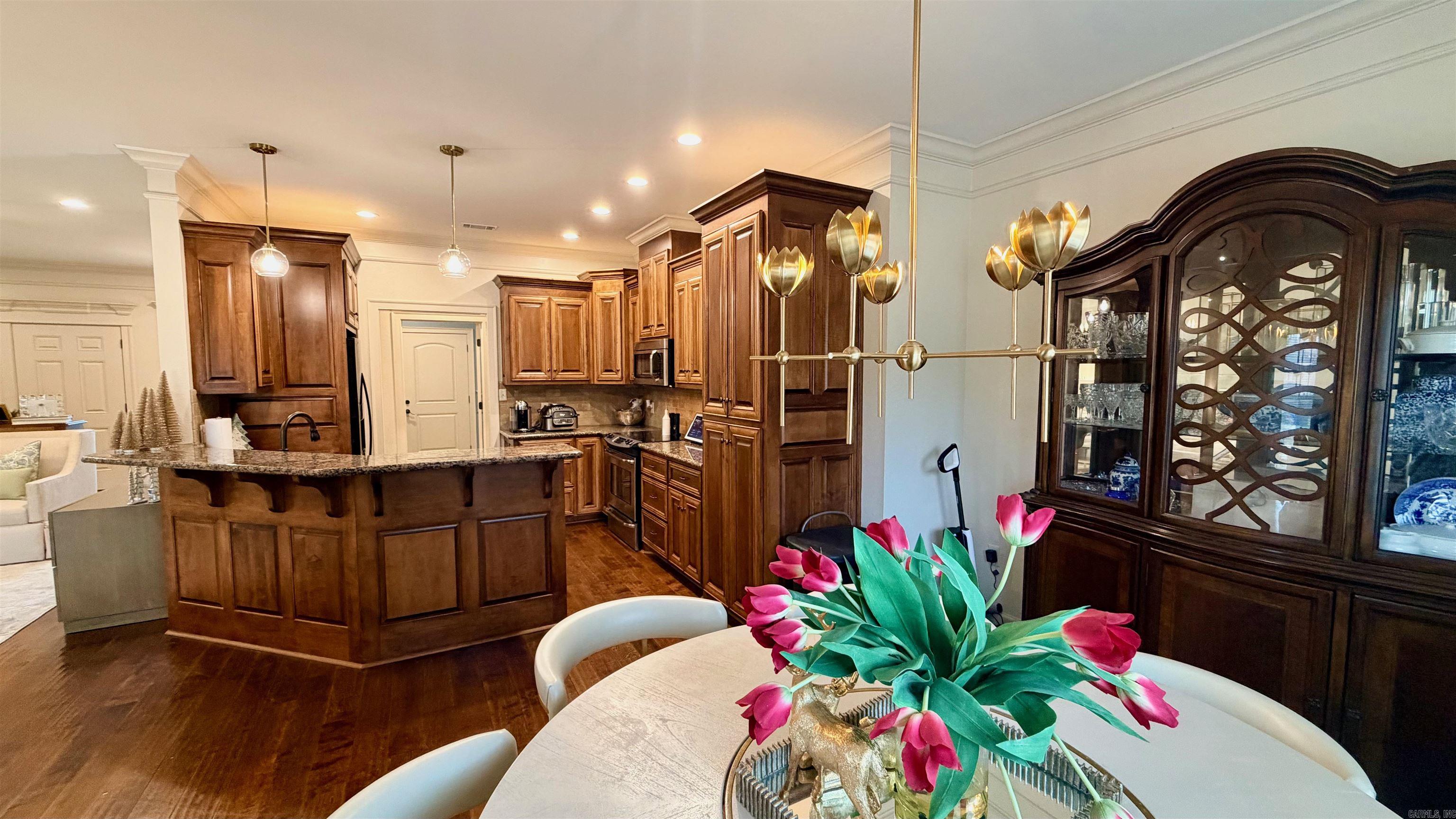 HUNTINGTON ESTATES - Residential