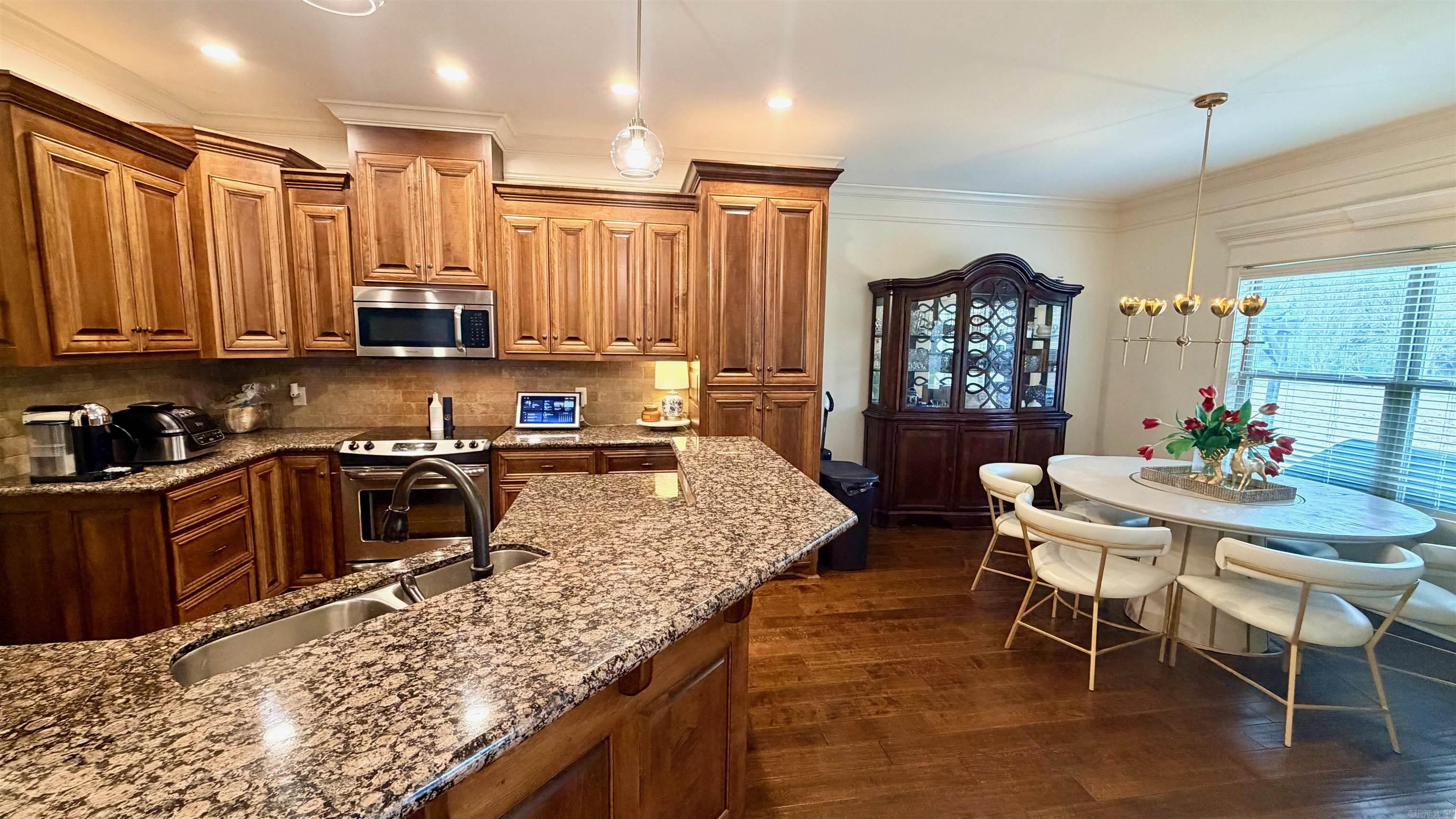 HUNTINGTON ESTATES - Residential