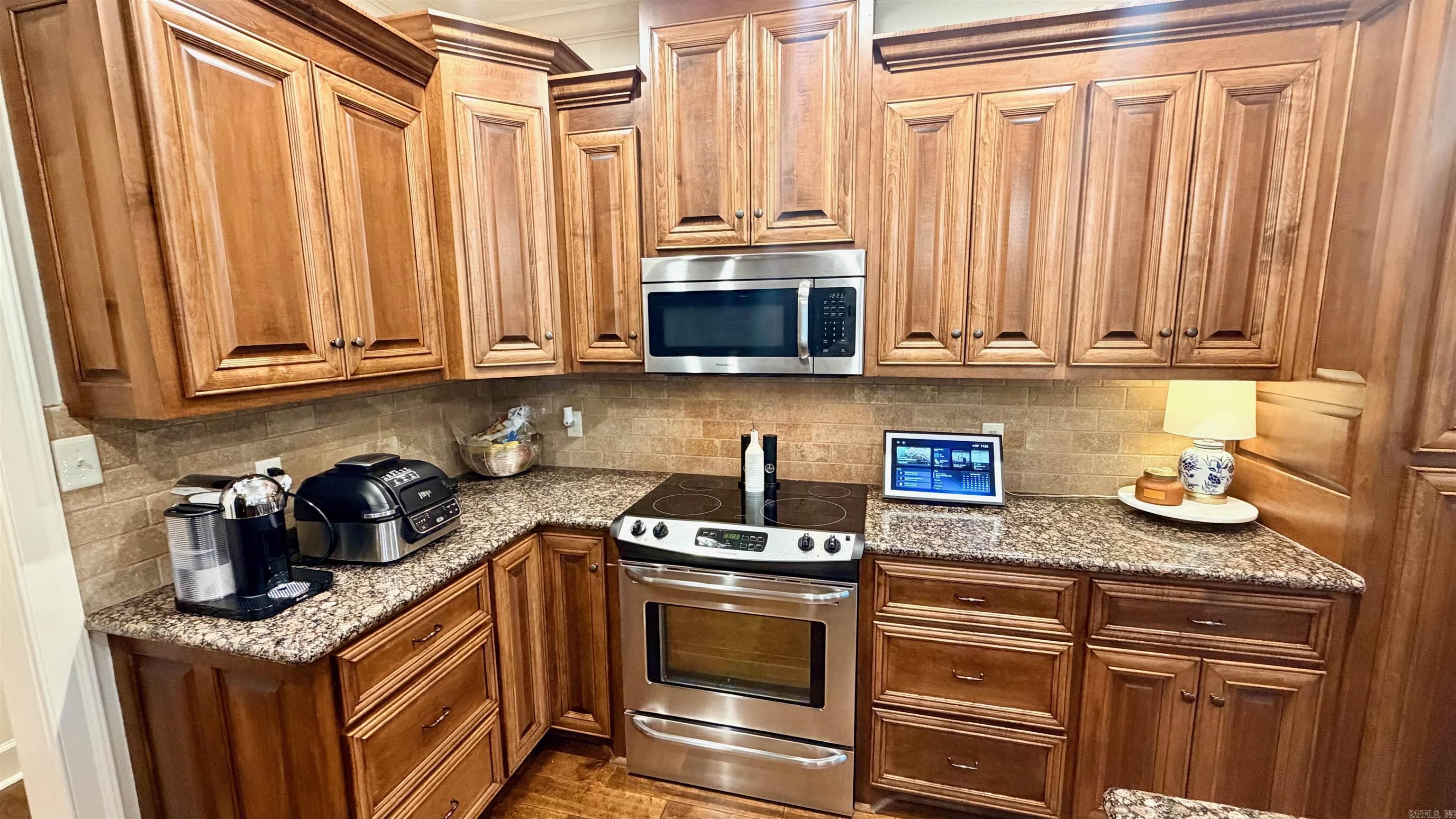 HUNTINGTON ESTATES - Residential