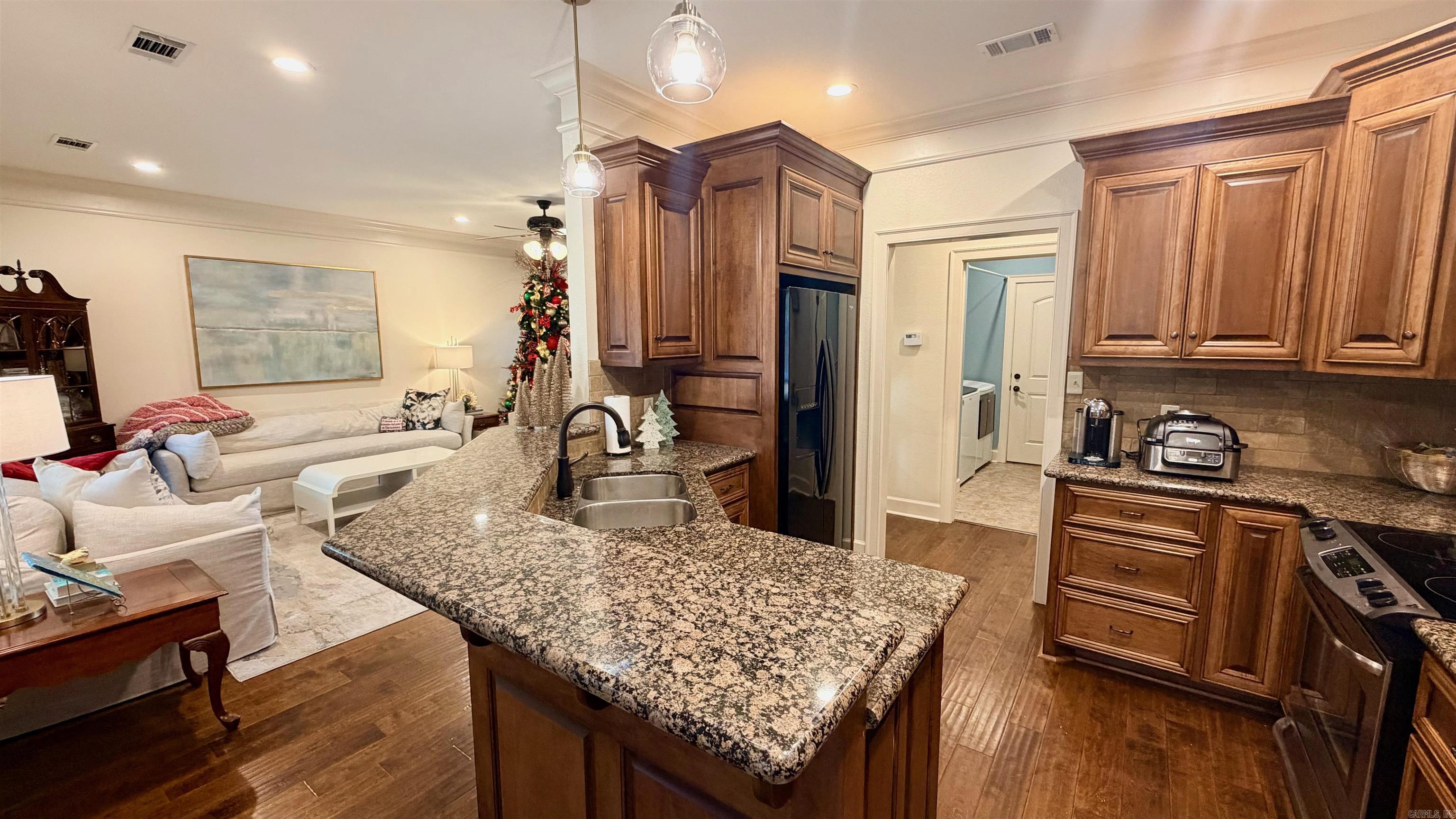 HUNTINGTON ESTATES - Residential