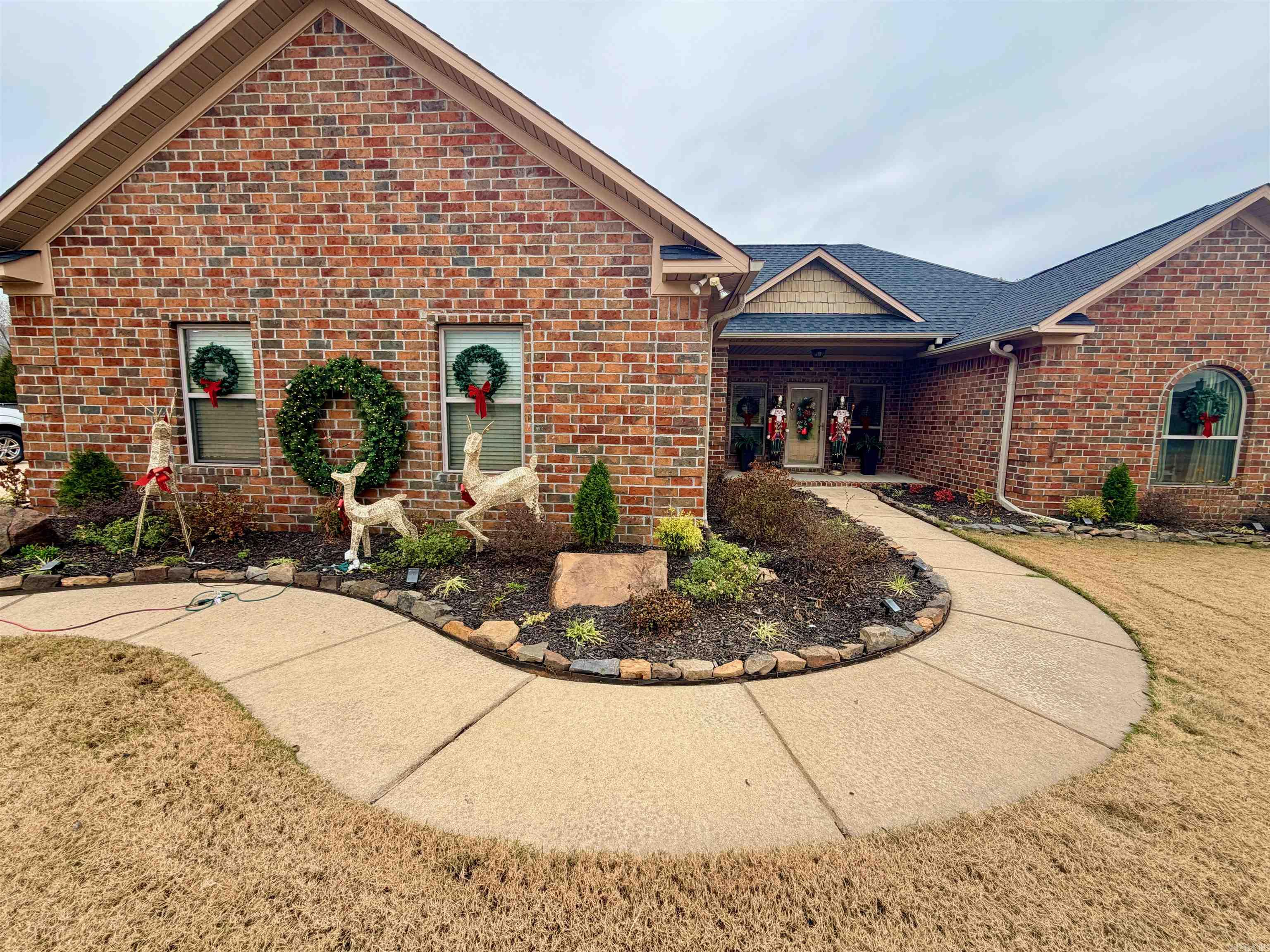 HUNTINGTON ESTATES - Residential