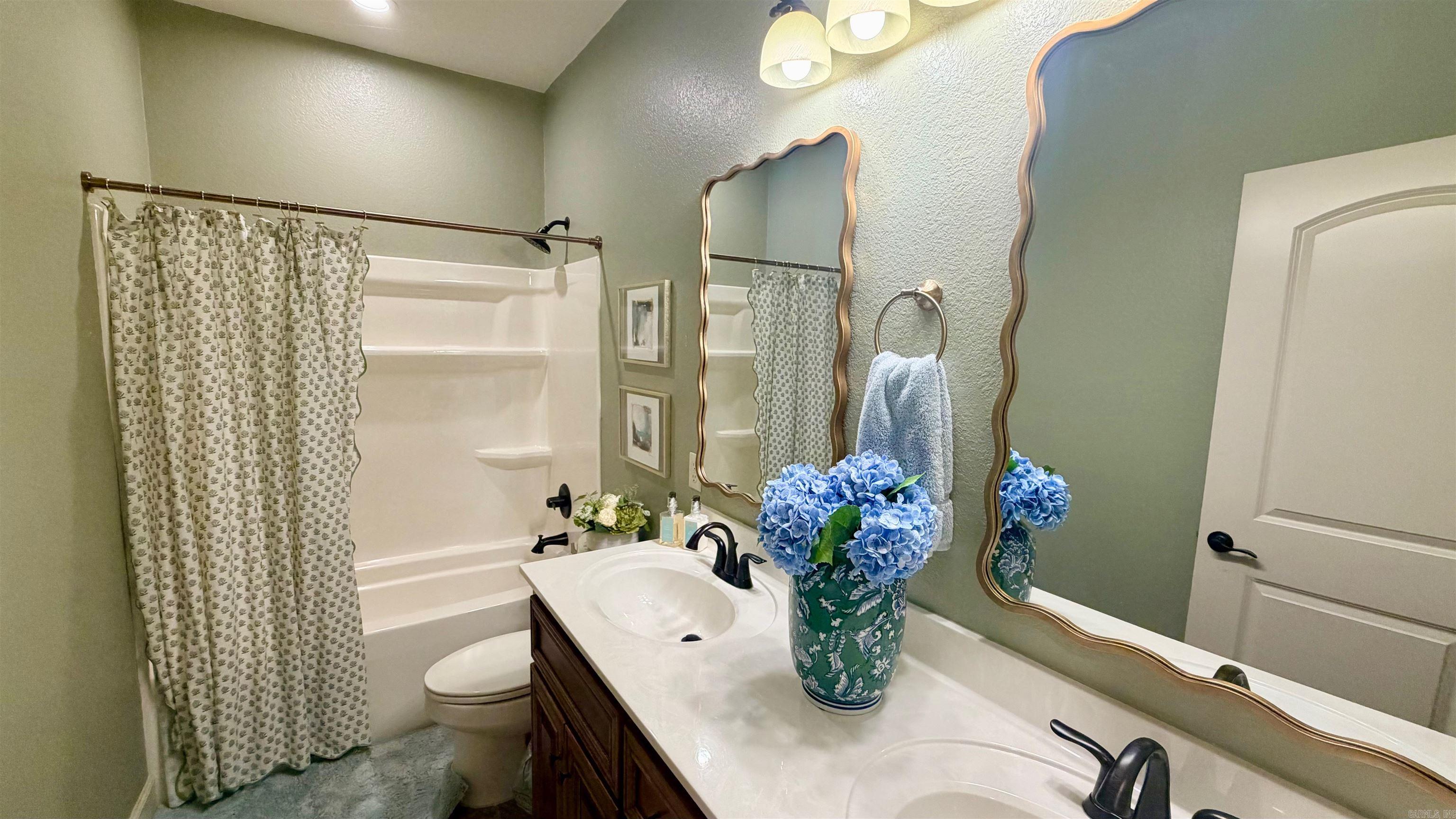 HUNTINGTON ESTATES - Residential