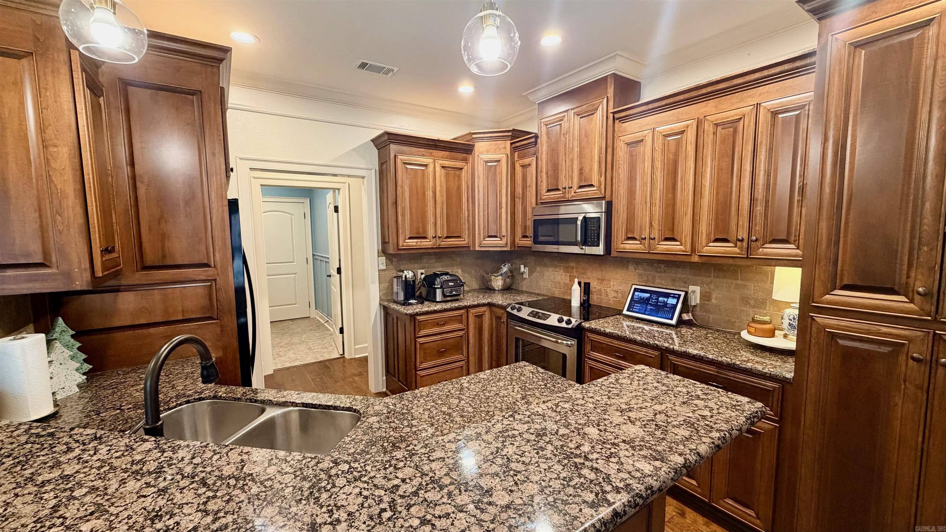 HUNTINGTON ESTATES - Residential