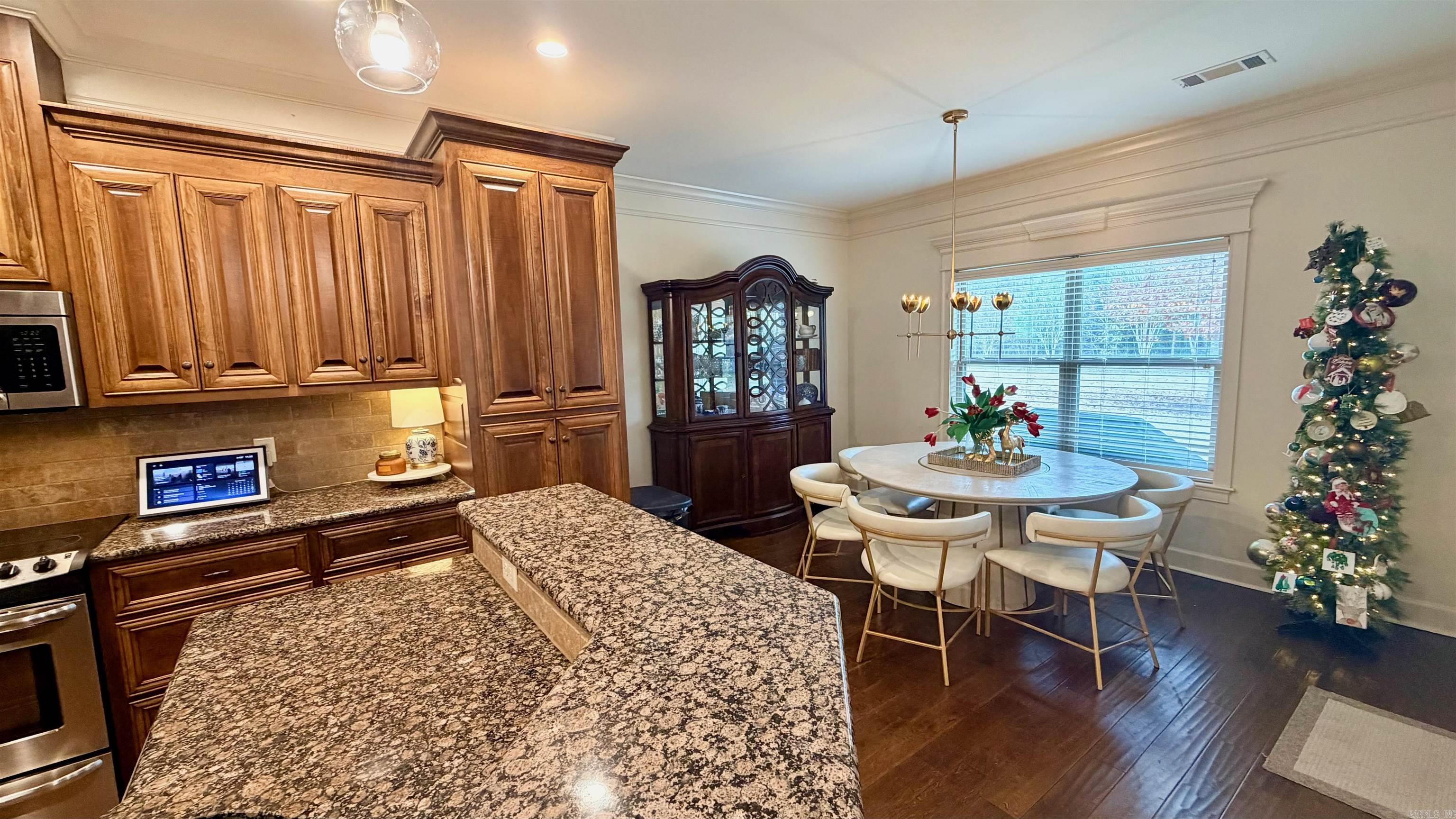 HUNTINGTON ESTATES - Residential