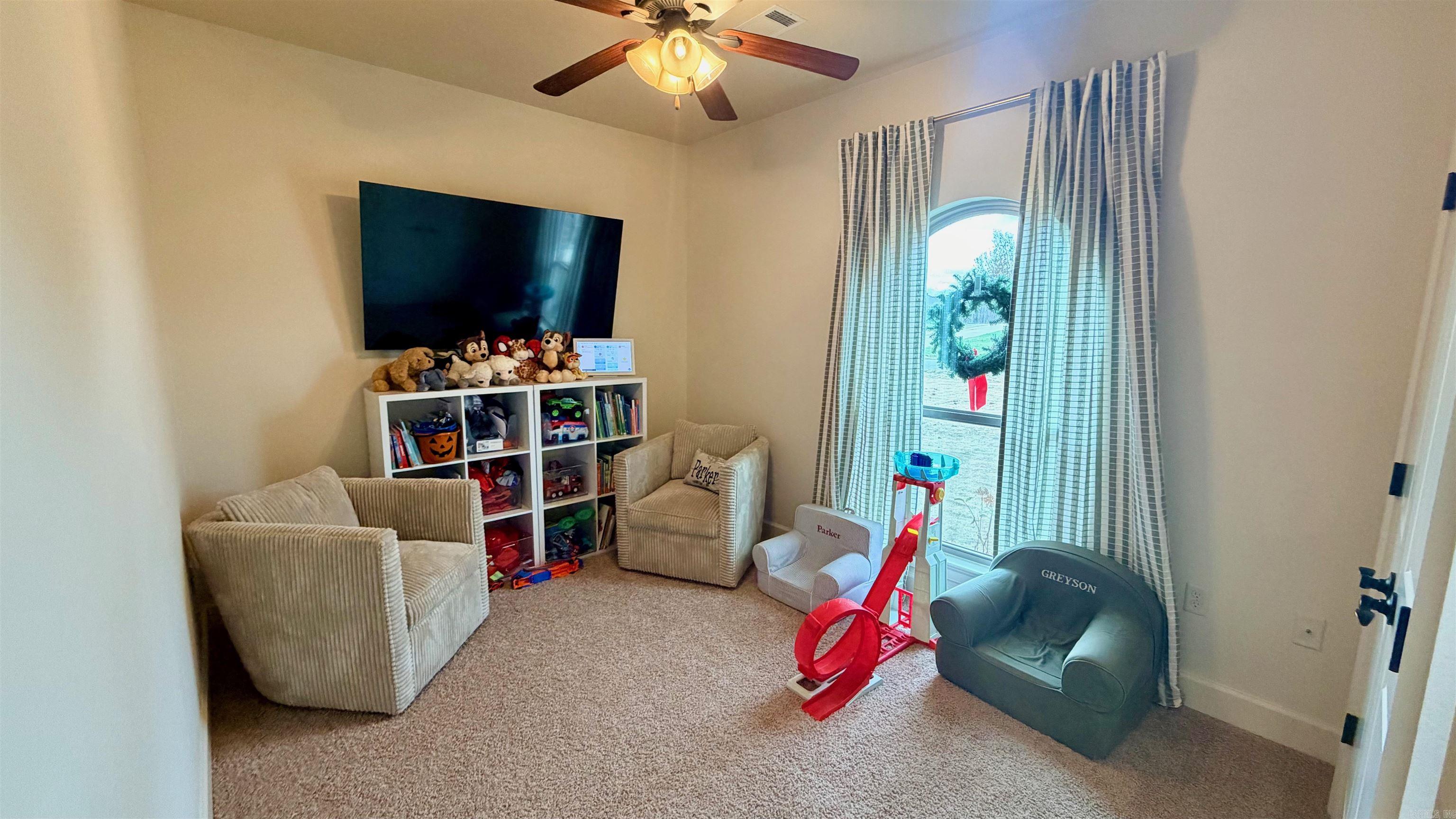 HUNTINGTON ESTATES - Residential