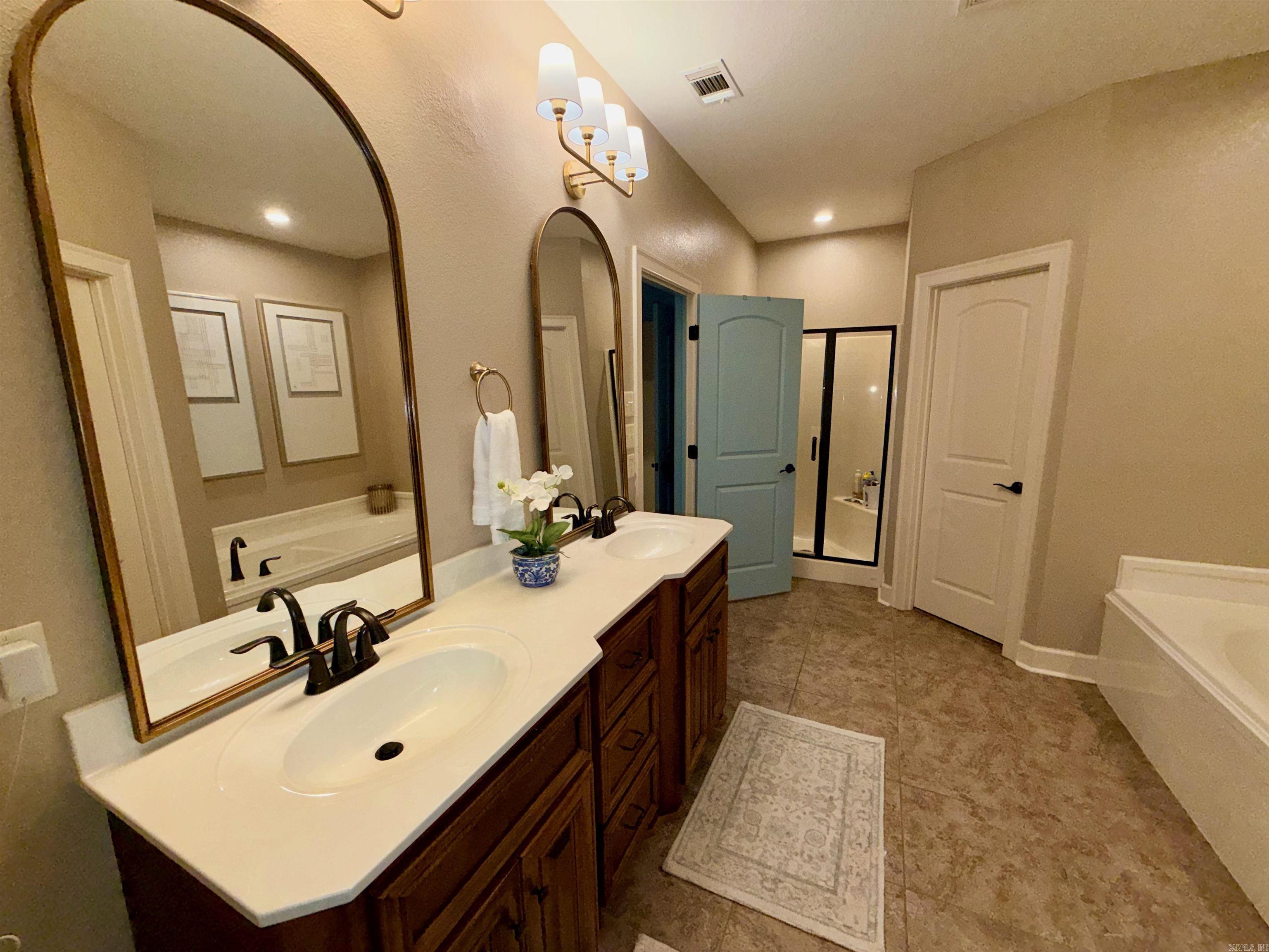 HUNTINGTON ESTATES - Residential