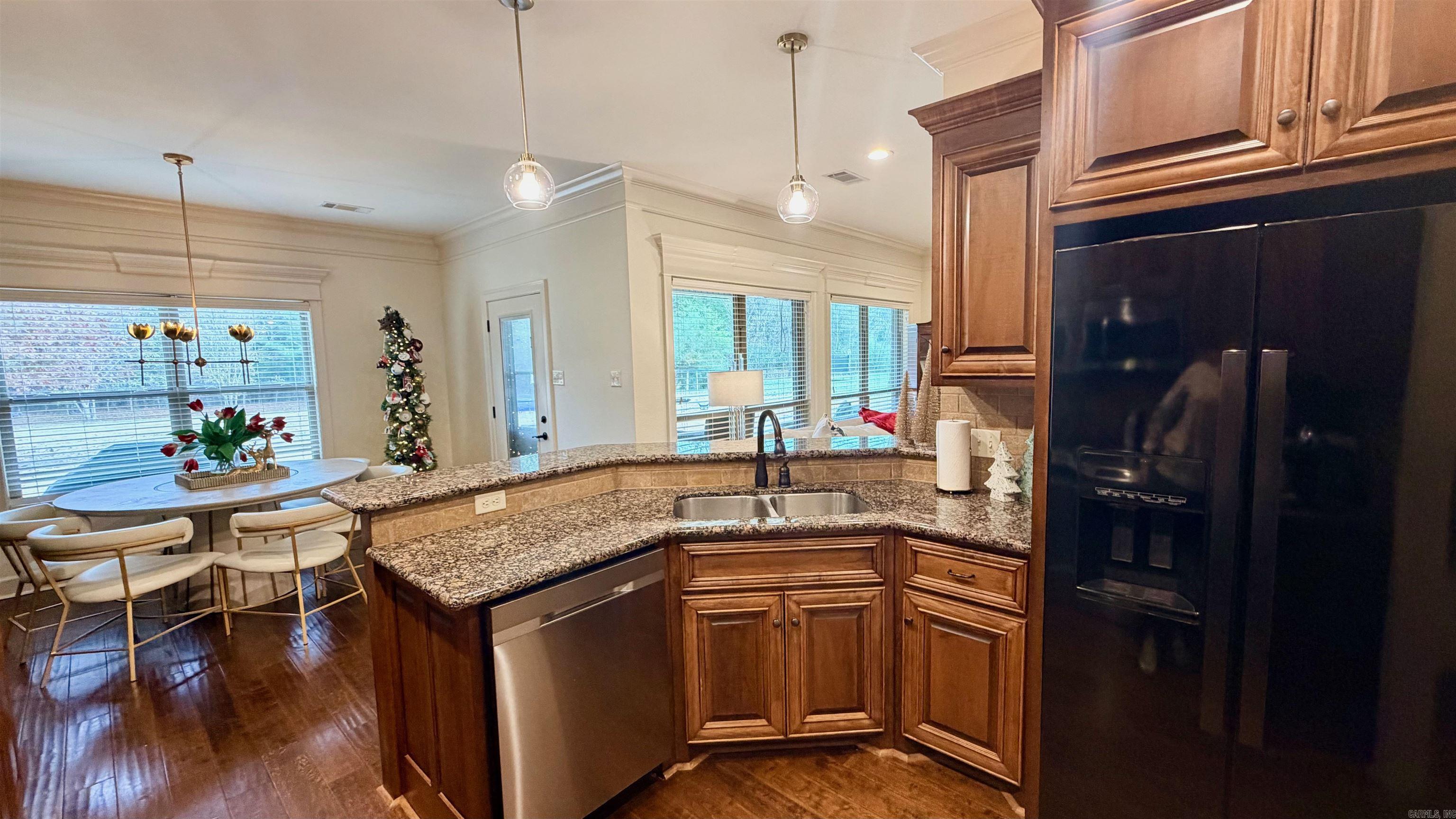 HUNTINGTON ESTATES - Residential