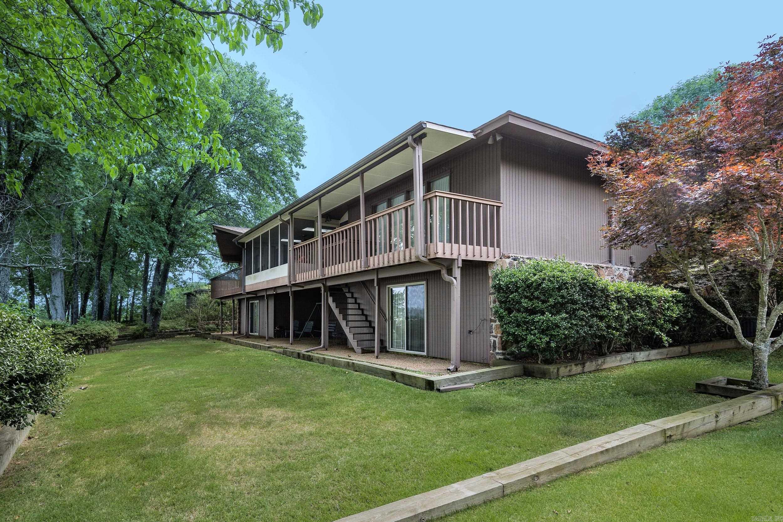 BRIARCLIFF - LAKE - Residential