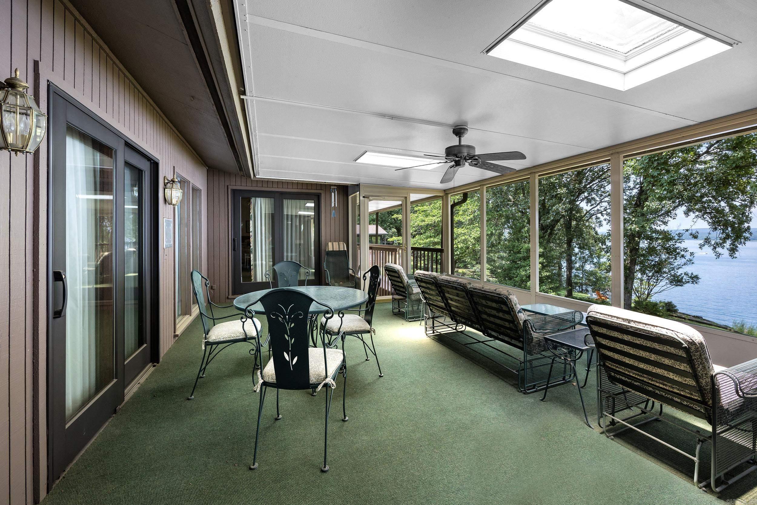 BRIARCLIFF - LAKE - Residential