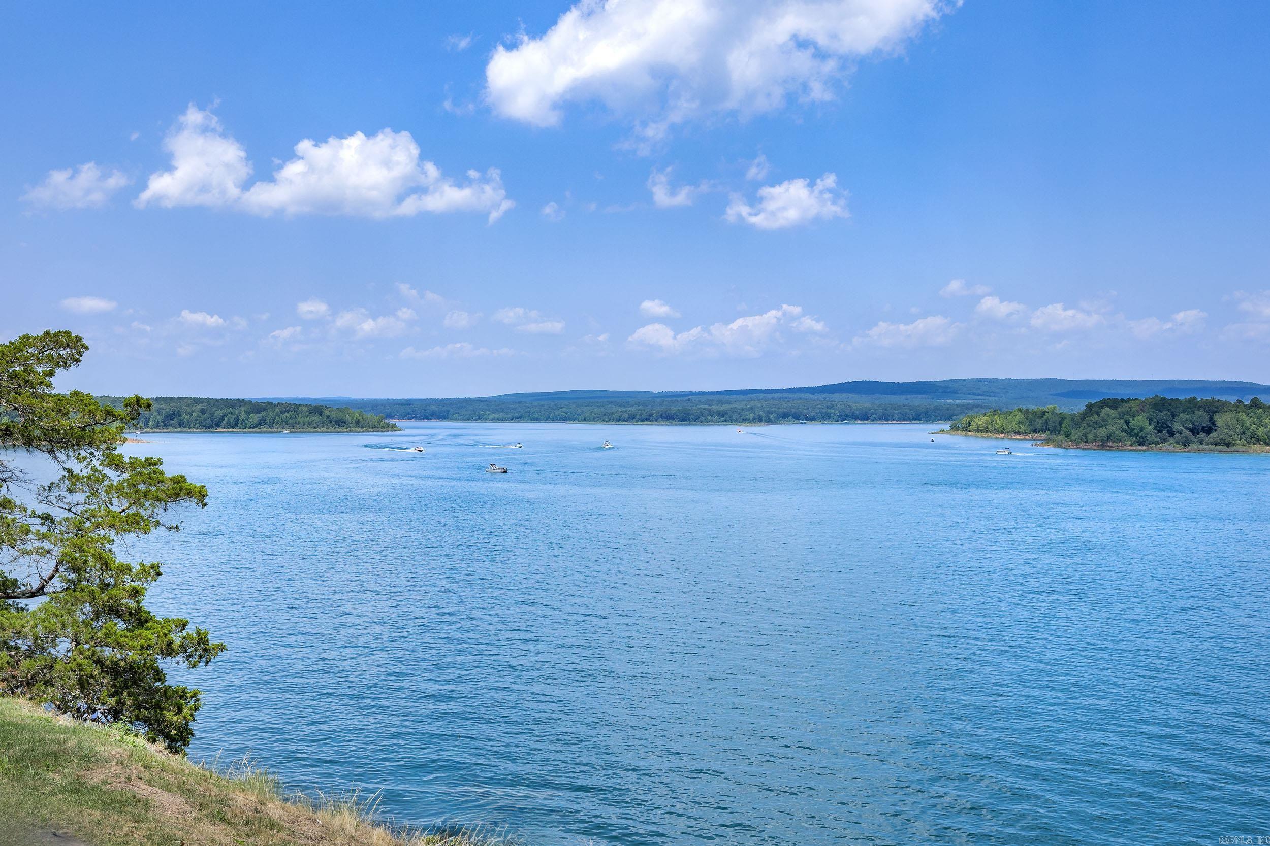 BRIARCLIFF - LAKE - Residential