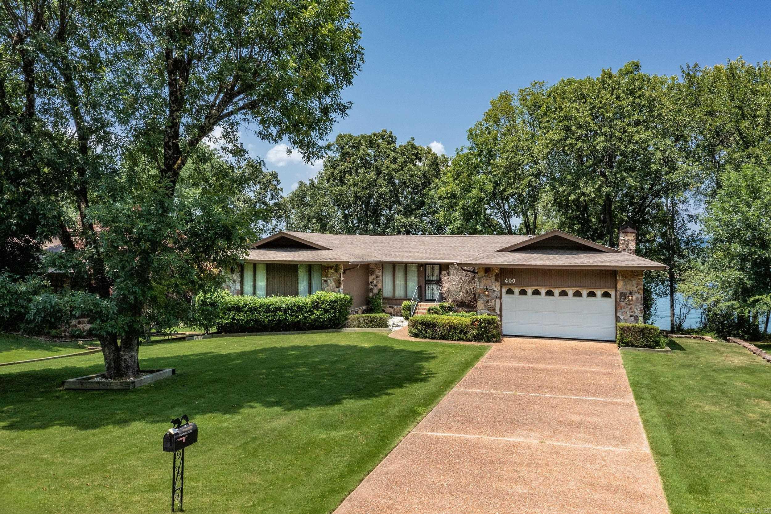 BRIARCLIFF - LAKE - Residential