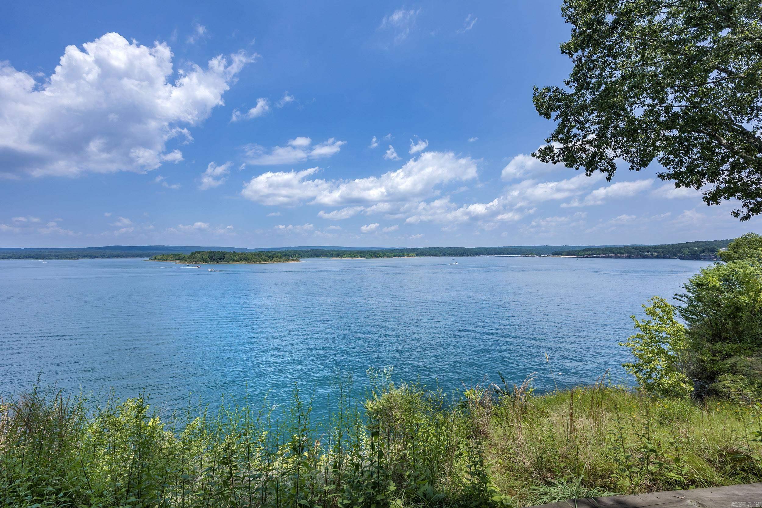 BRIARCLIFF - LAKE - Residential