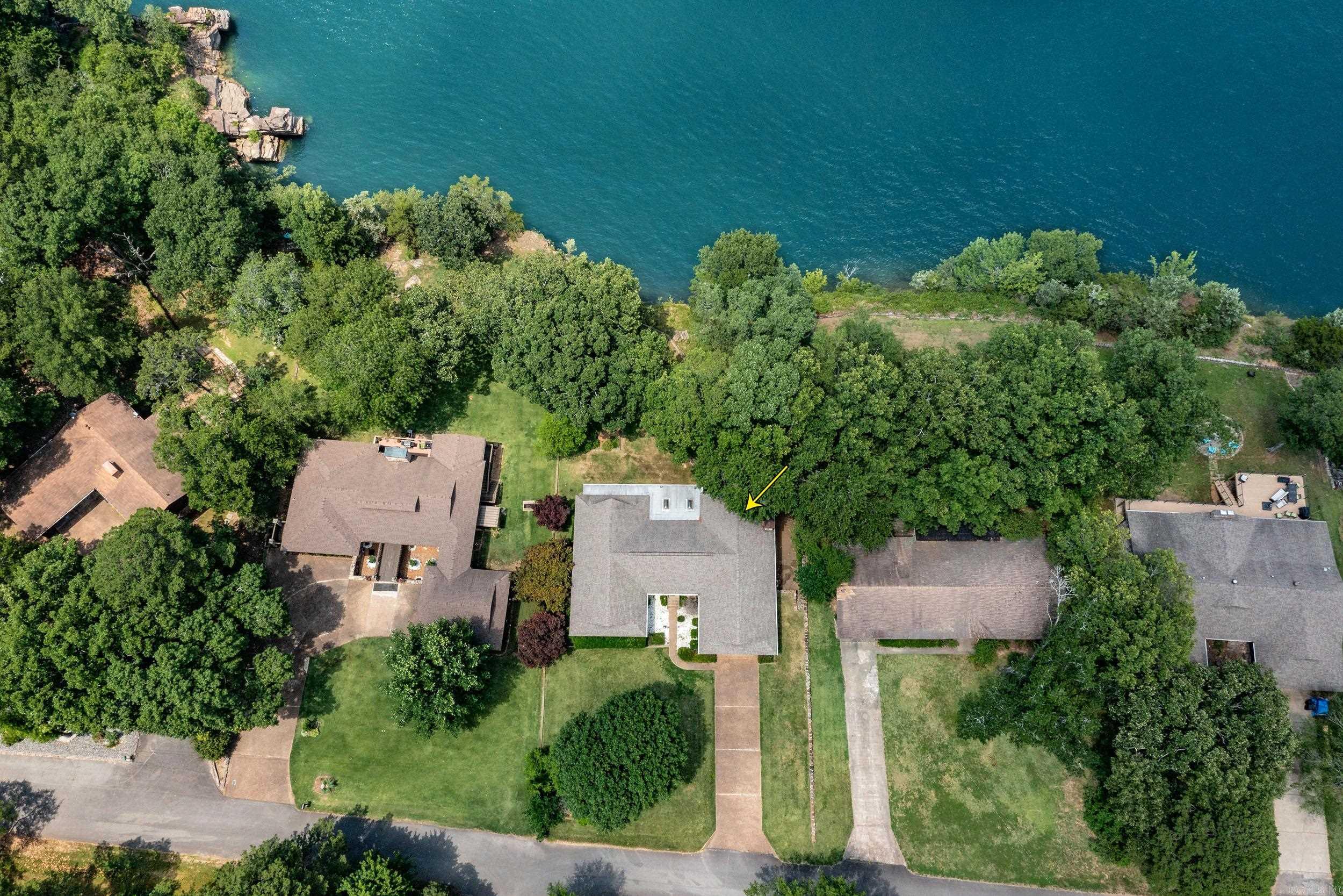 BRIARCLIFF - LAKE - Residential