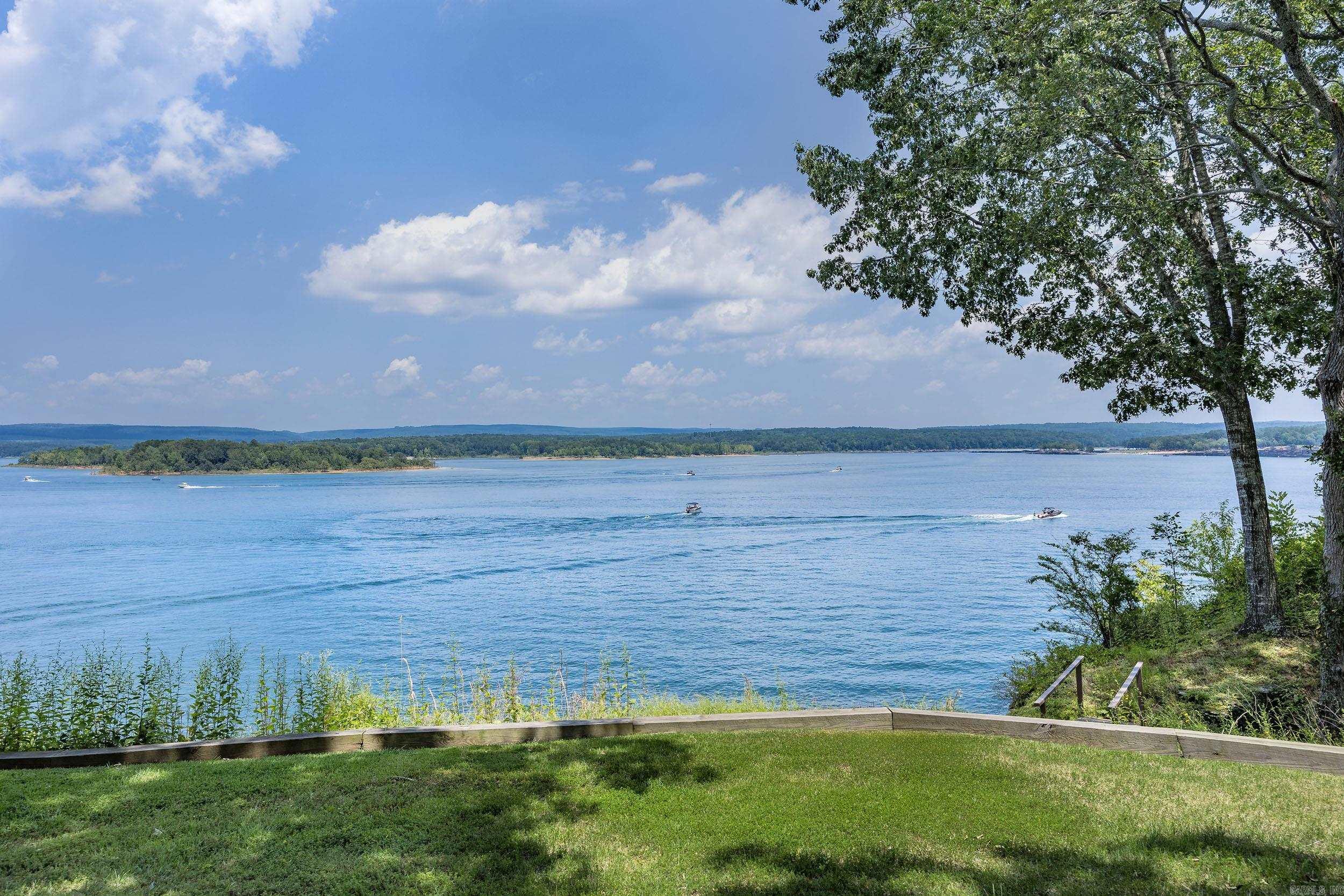 BRIARCLIFF - LAKE - Residential
