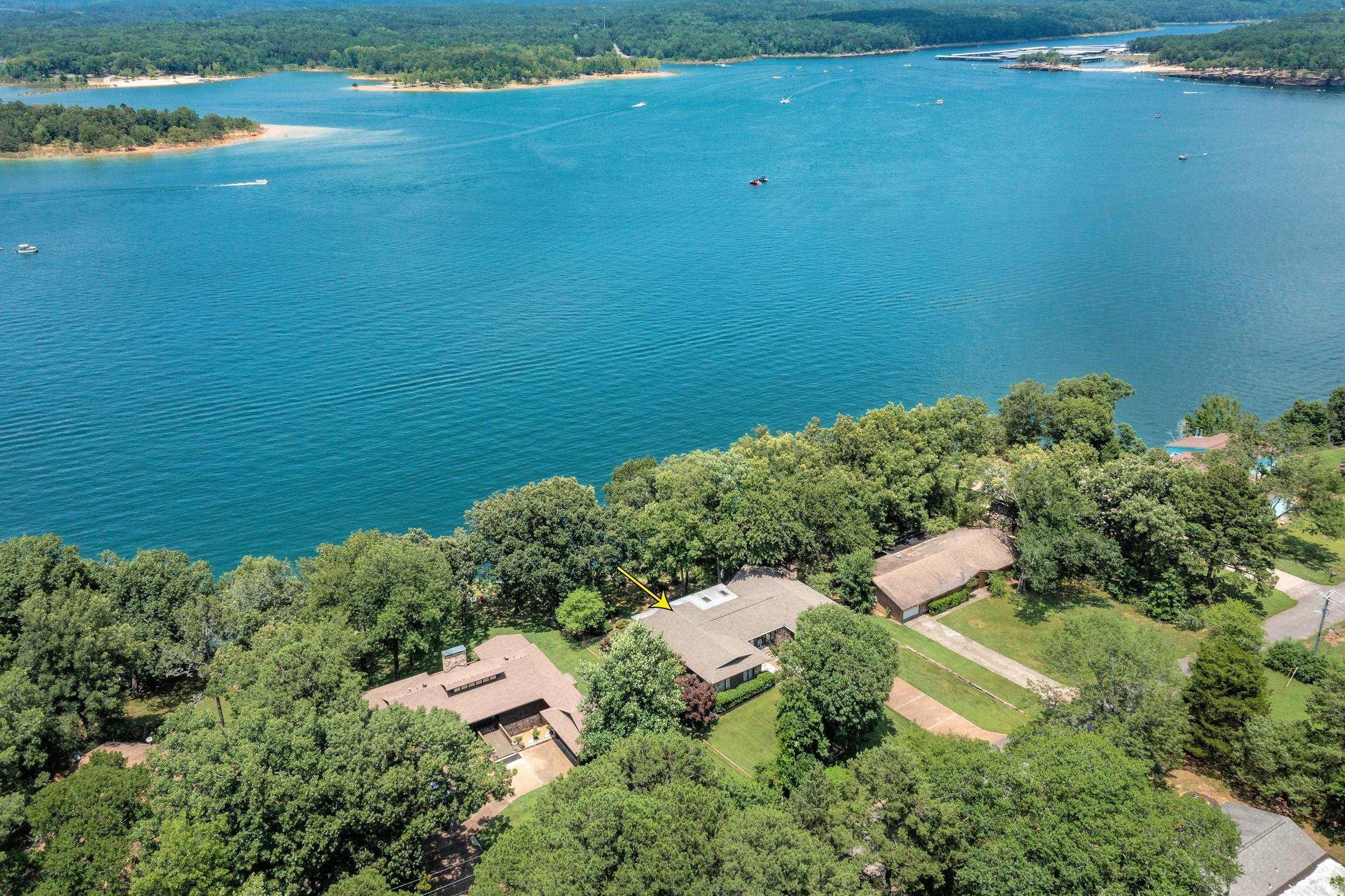 BRIARCLIFF - LAKE - Residential