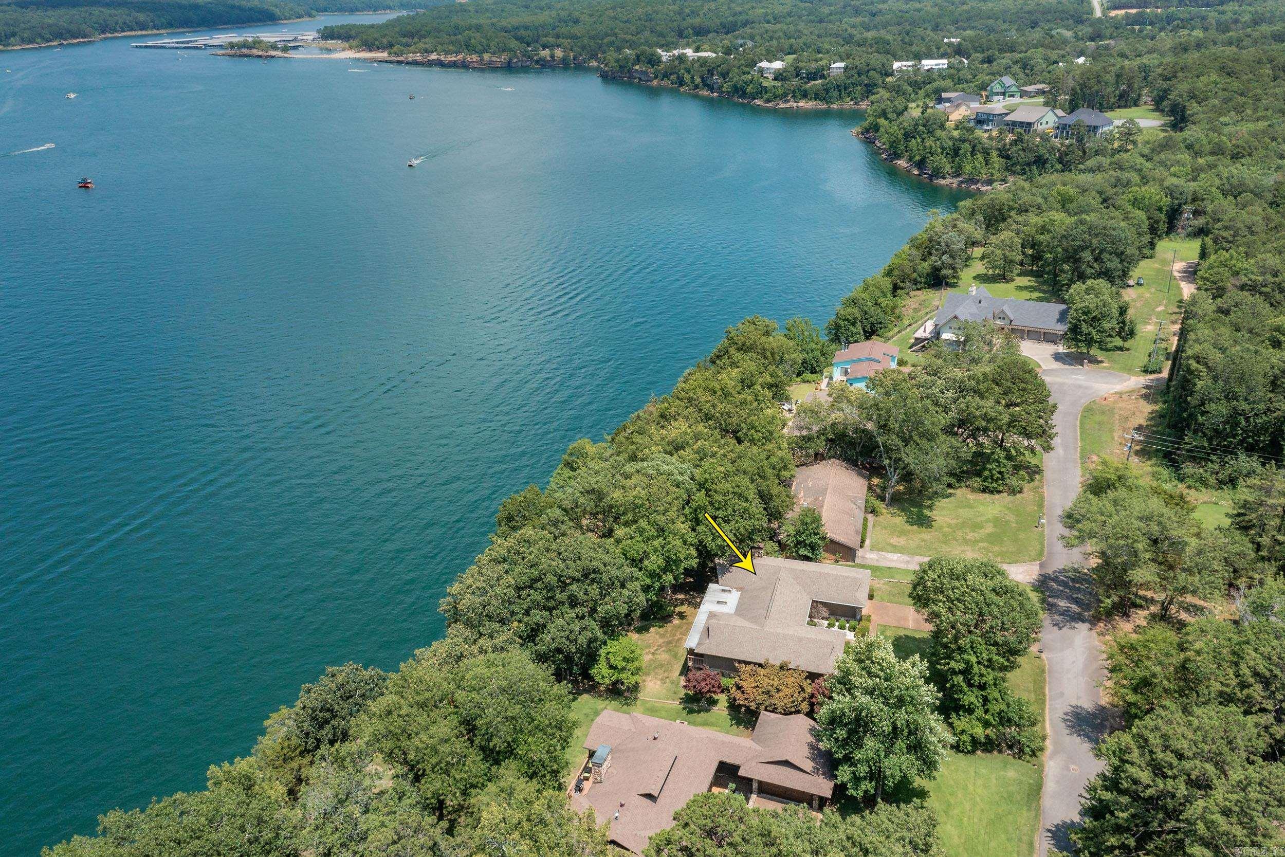 BRIARCLIFF - LAKE - Residential