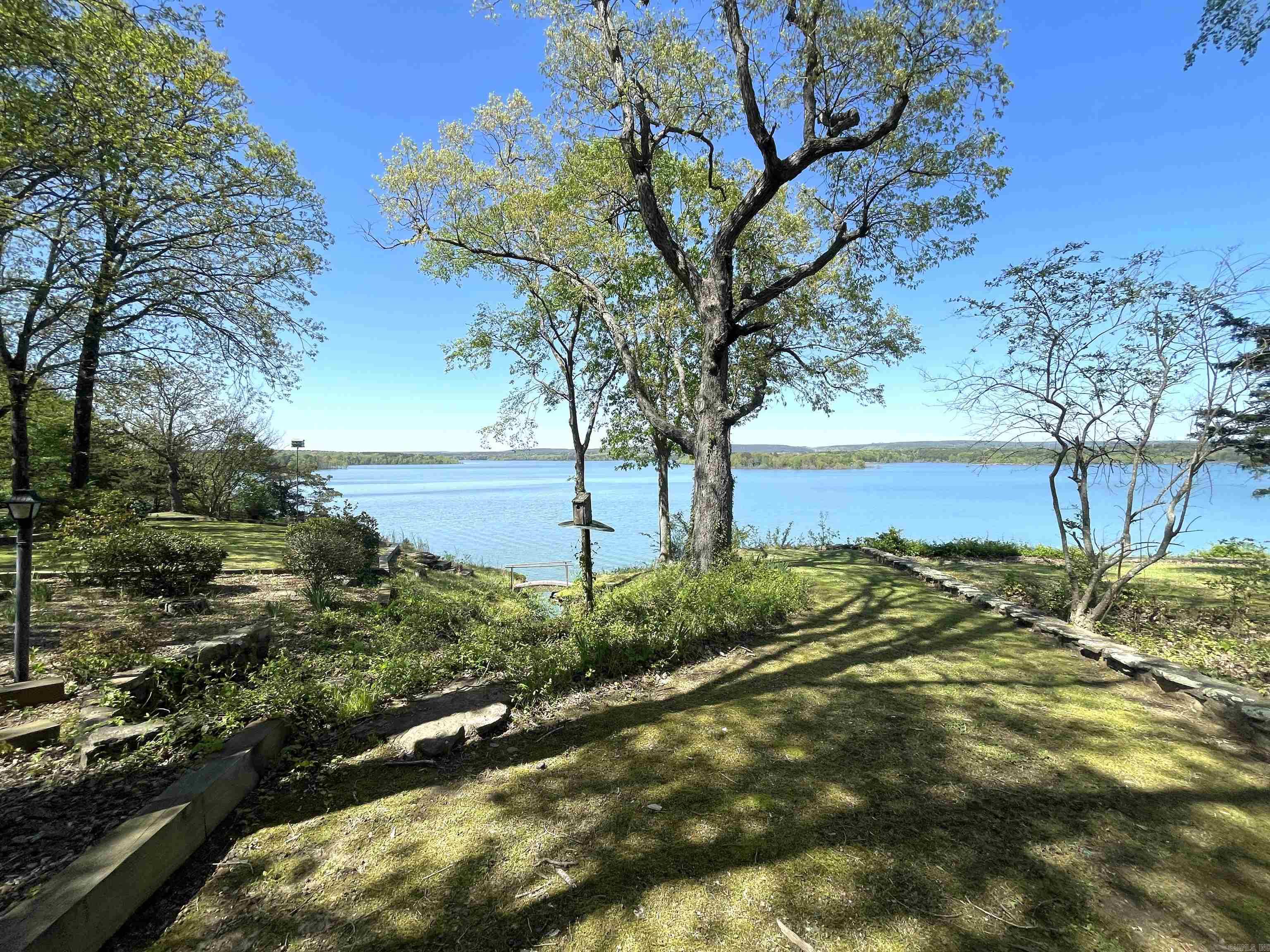 BRIARCLIFF - LAKE - Residential