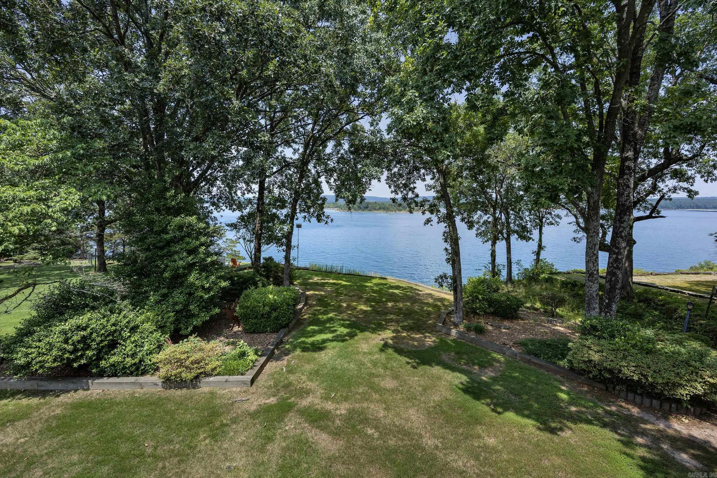 BRIARCLIFF - LAKE - Residential
