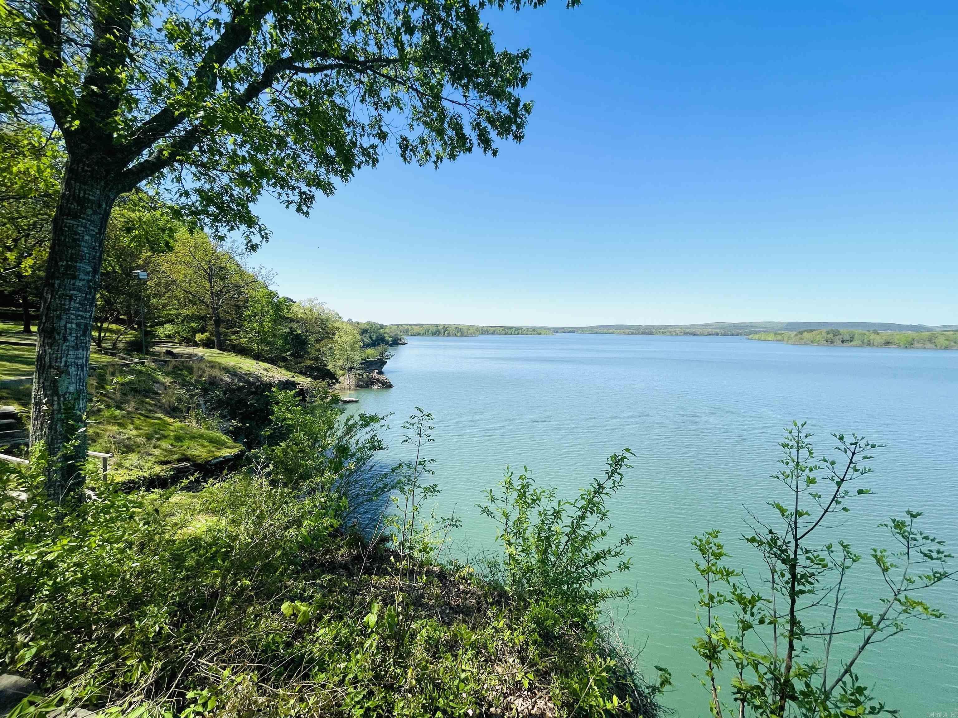 BRIARCLIFF - LAKE - Residential